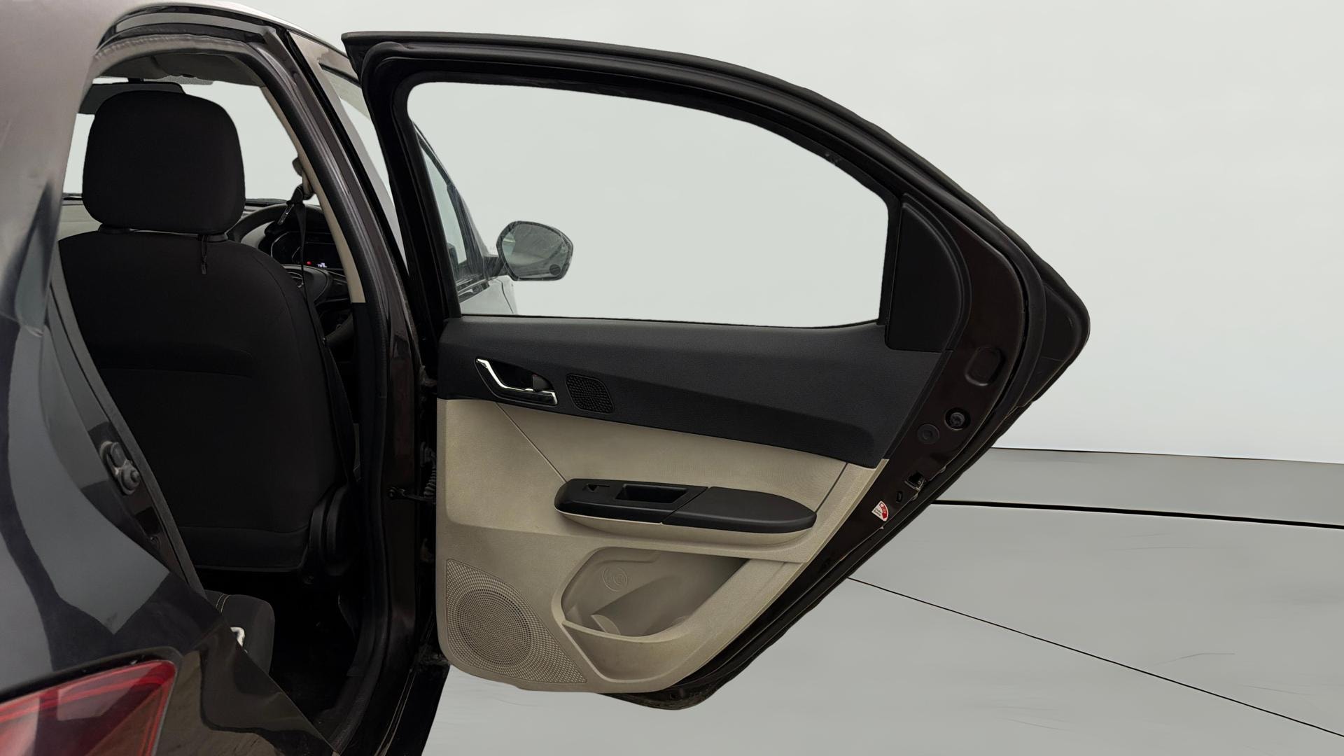 View 2022 Tata Tiago Revotorq XB Image 7 Used 2022 Tata Tiago Revotorq XB Image 7