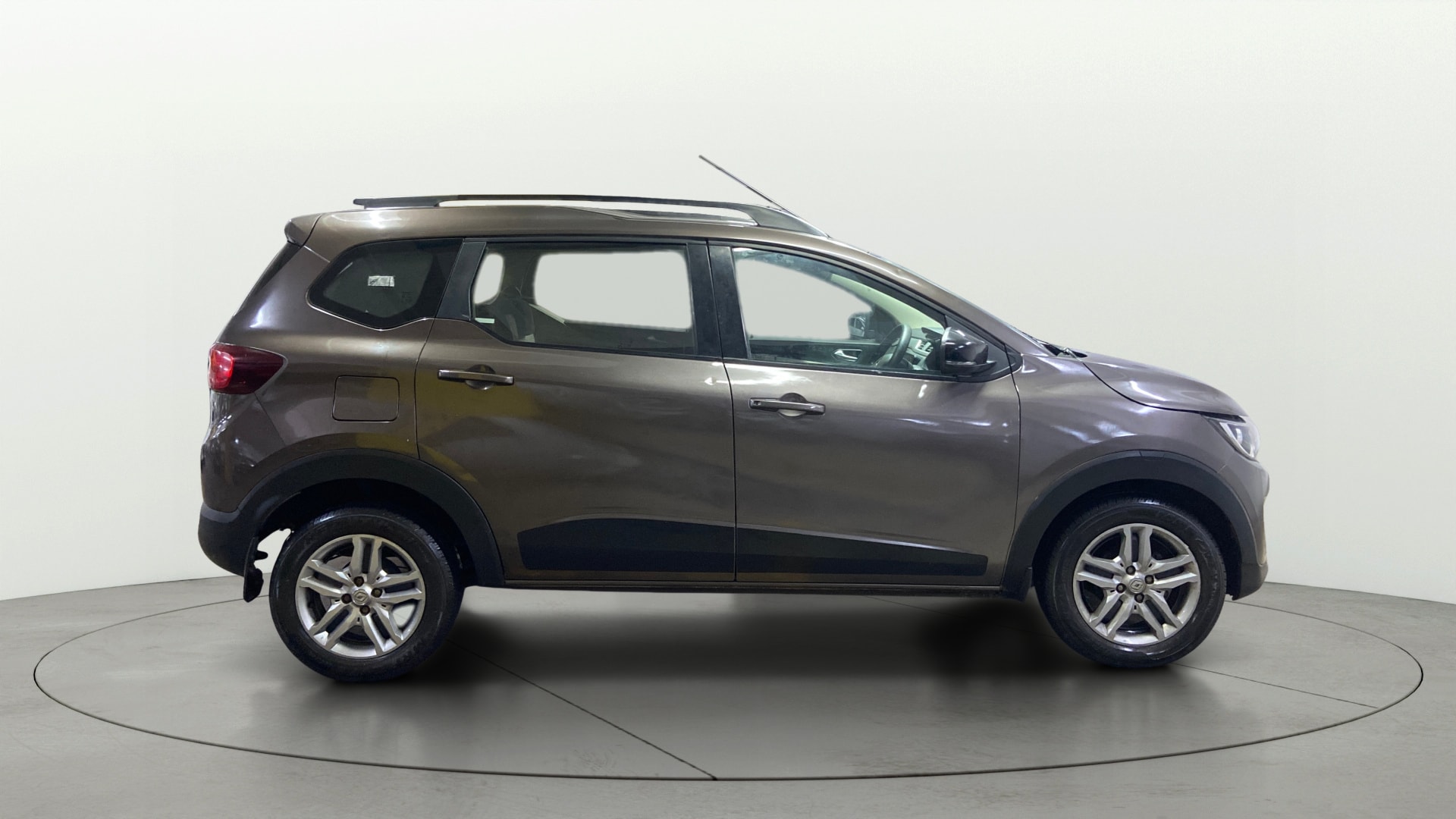 View 2022 Renault Triber RXZ Image 29 Used 2022 Renault Triber RXZ Image 29