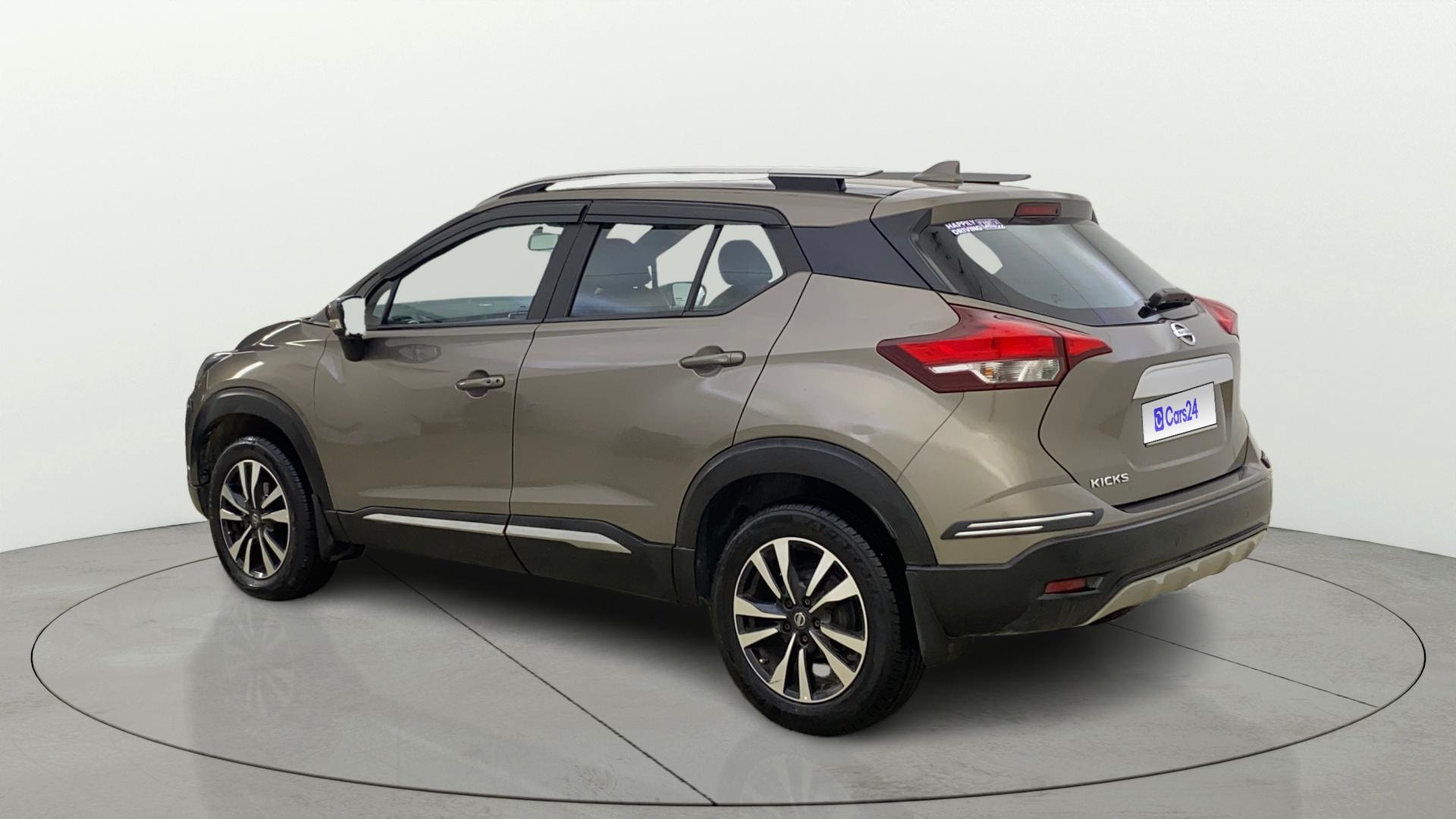 View 2021 Nissan Kicks 1.3 Turbo XV Premium CVT Image 2 Used 2021 Nissan Kicks 1.3 Turbo XV Premium CVT Image 2