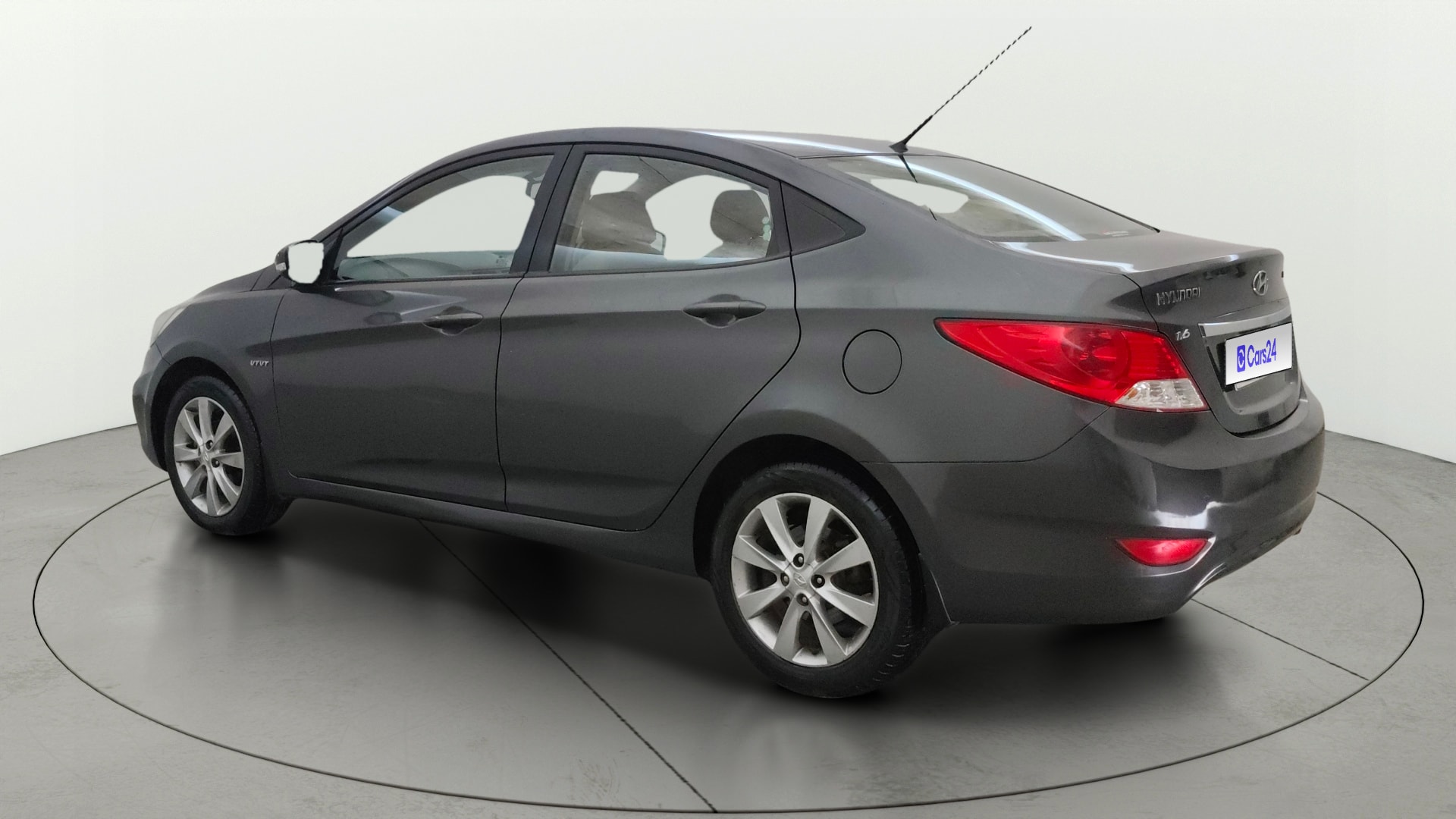 View 2013 Hyundai Fluidic Verna 1.6 VTVT SX Image 2 Used 2013 Hyundai Fluidic Verna 1.6 VTVT SX Image 2