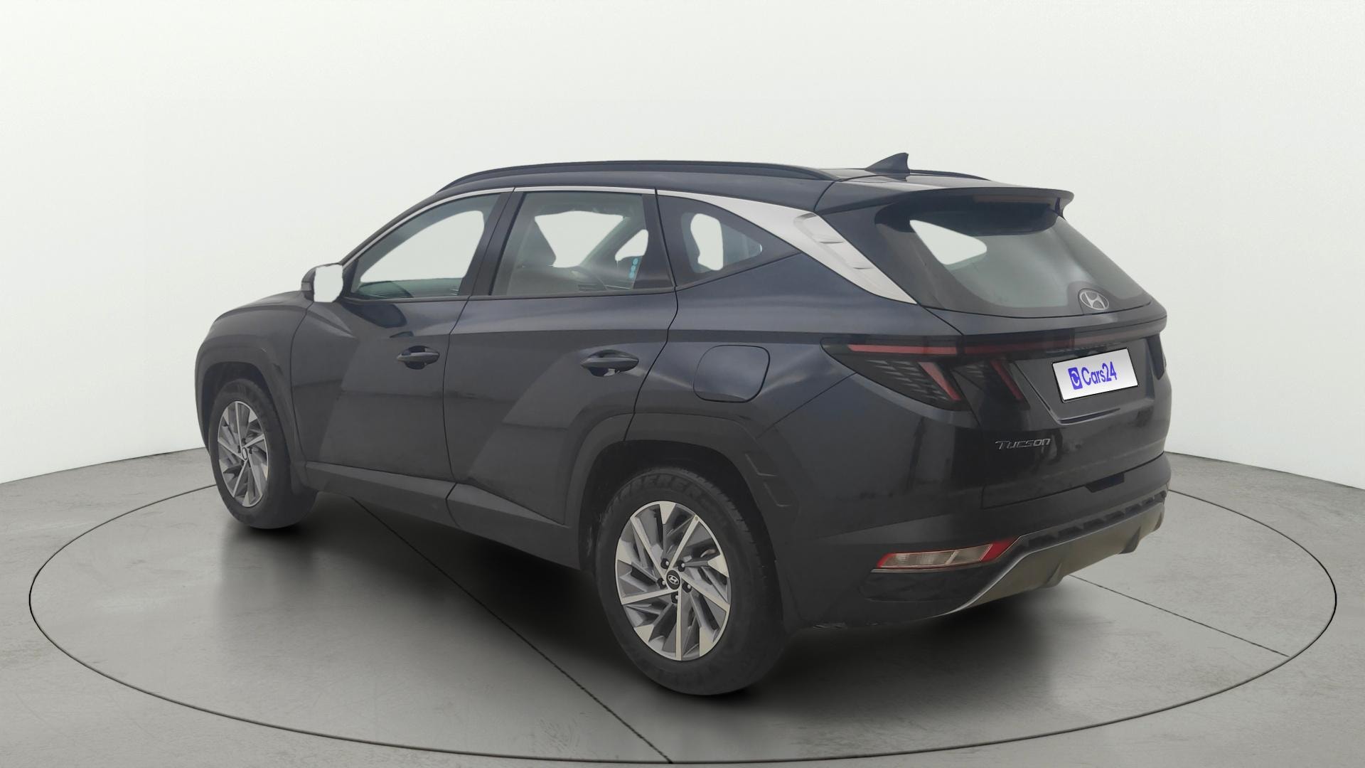 View 2024 Hyundai Tucson Signature 2.0 AT Petrol Image 2 Used 2024 Hyundai Tucson Signature 2.0 AT Petrol Image 2