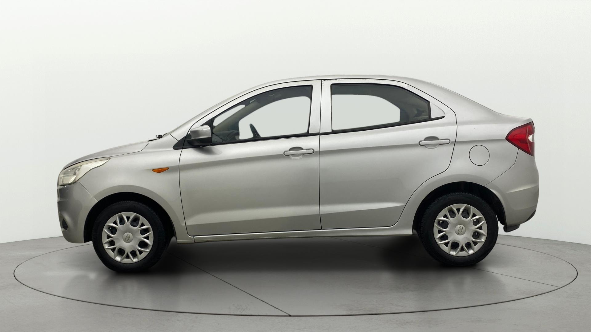 View 2016 Ford Figo Aspire 1.2P Ambiente MT BS IV Image 5 Used 2016 Ford Figo Aspire 1.2P Ambiente MT BS IV Image 5