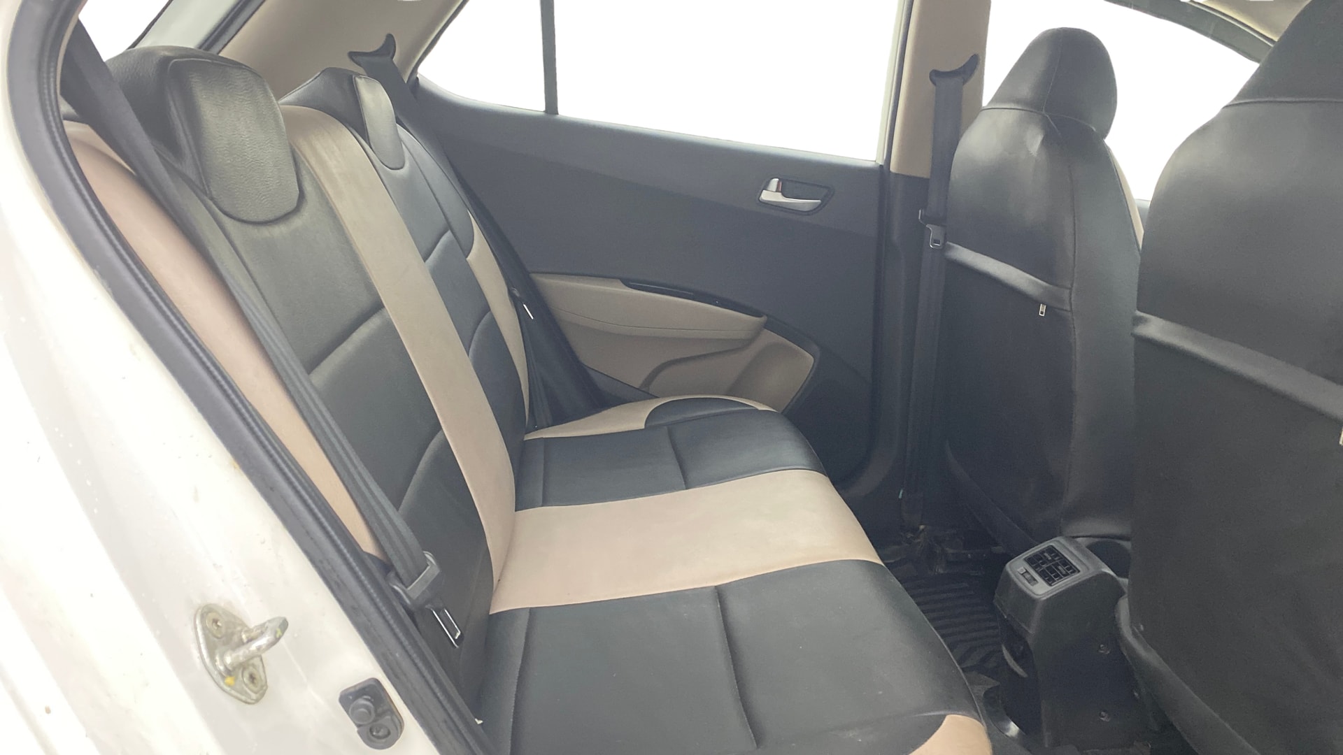 View 2017 Hyundai Grand i10 Sportz 1.2 Kappa Image 28 Used 2017 Hyundai Grand i10 Sportz 1.2 Kappa Image 28