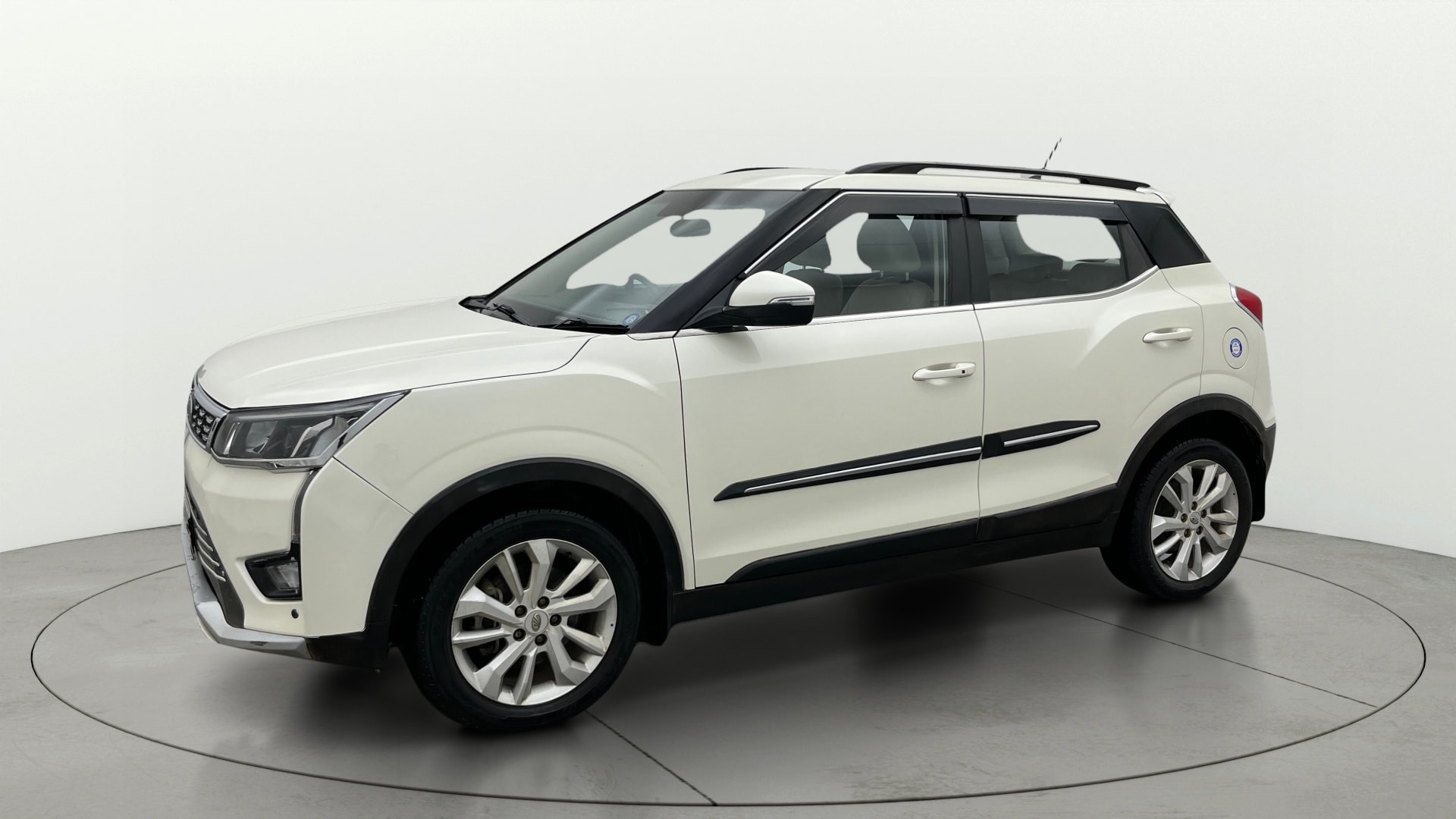 View 2020 Mahindra XUV300 W4 Petrol BS IV Image 22 Used 2020 Mahindra XUV300 W4 Petrol BS IV Image 22
