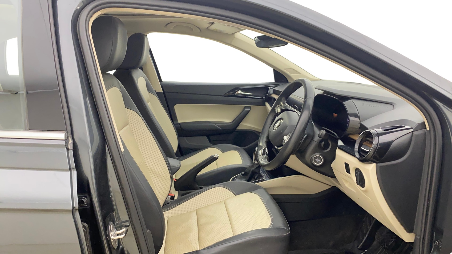 View 2023 Skoda Slavia Style 1.0 TSI AT Image 18 Used 2023 Skoda Slavia Style 1.0 TSI AT Image 18