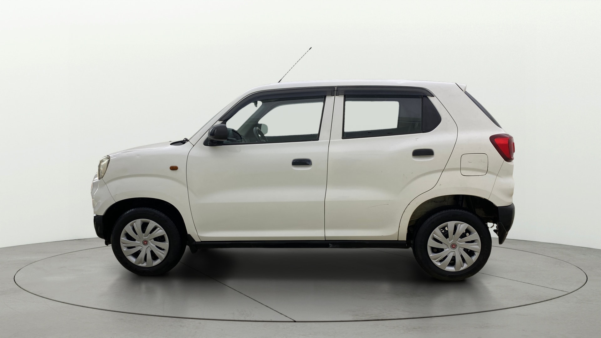 View 2020 Maruti Suzuki 1000 Base Variant Image 5 Used 2020 Maruti Suzuki 1000 Base Variant Image 5