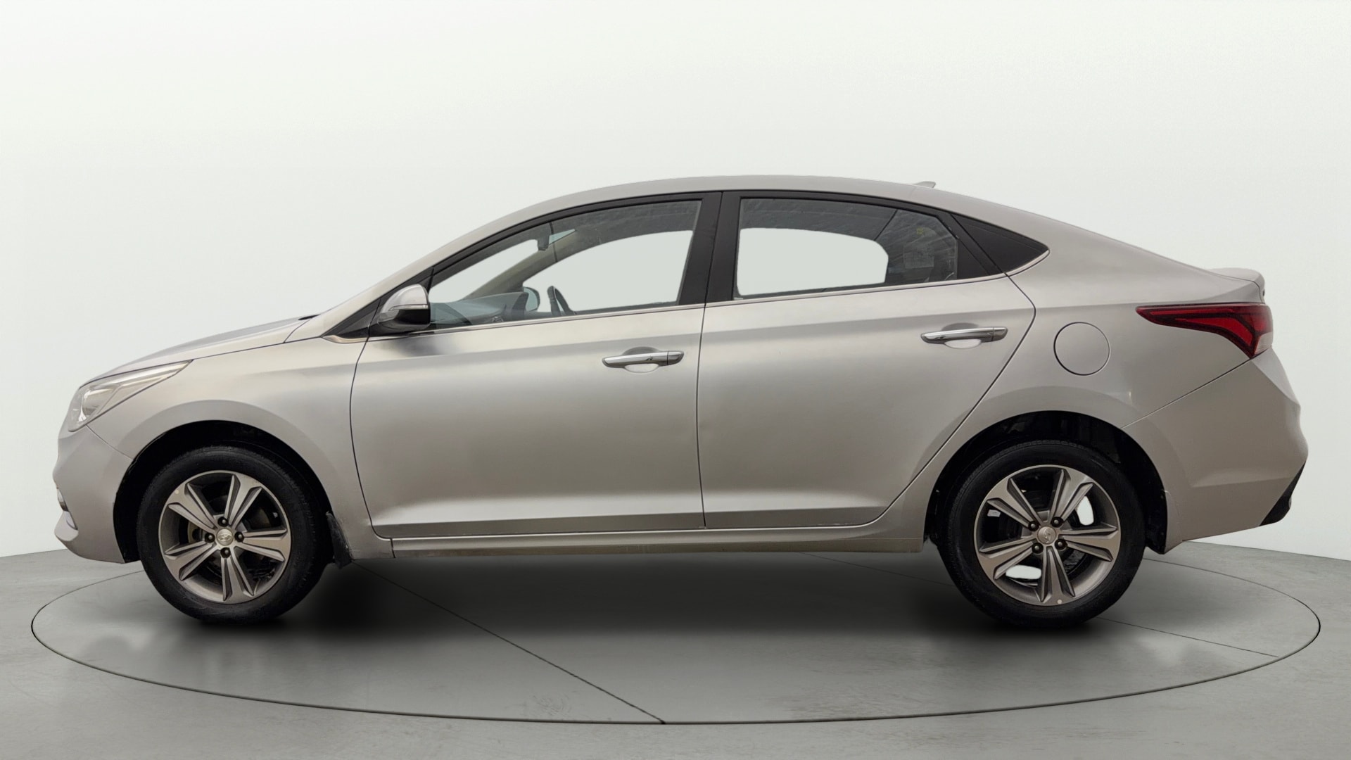 View 2018 Hyundai Verna 1.6 VTVT SX Image 6 Used 2018 Hyundai Verna 1.6 VTVT SX Image 6