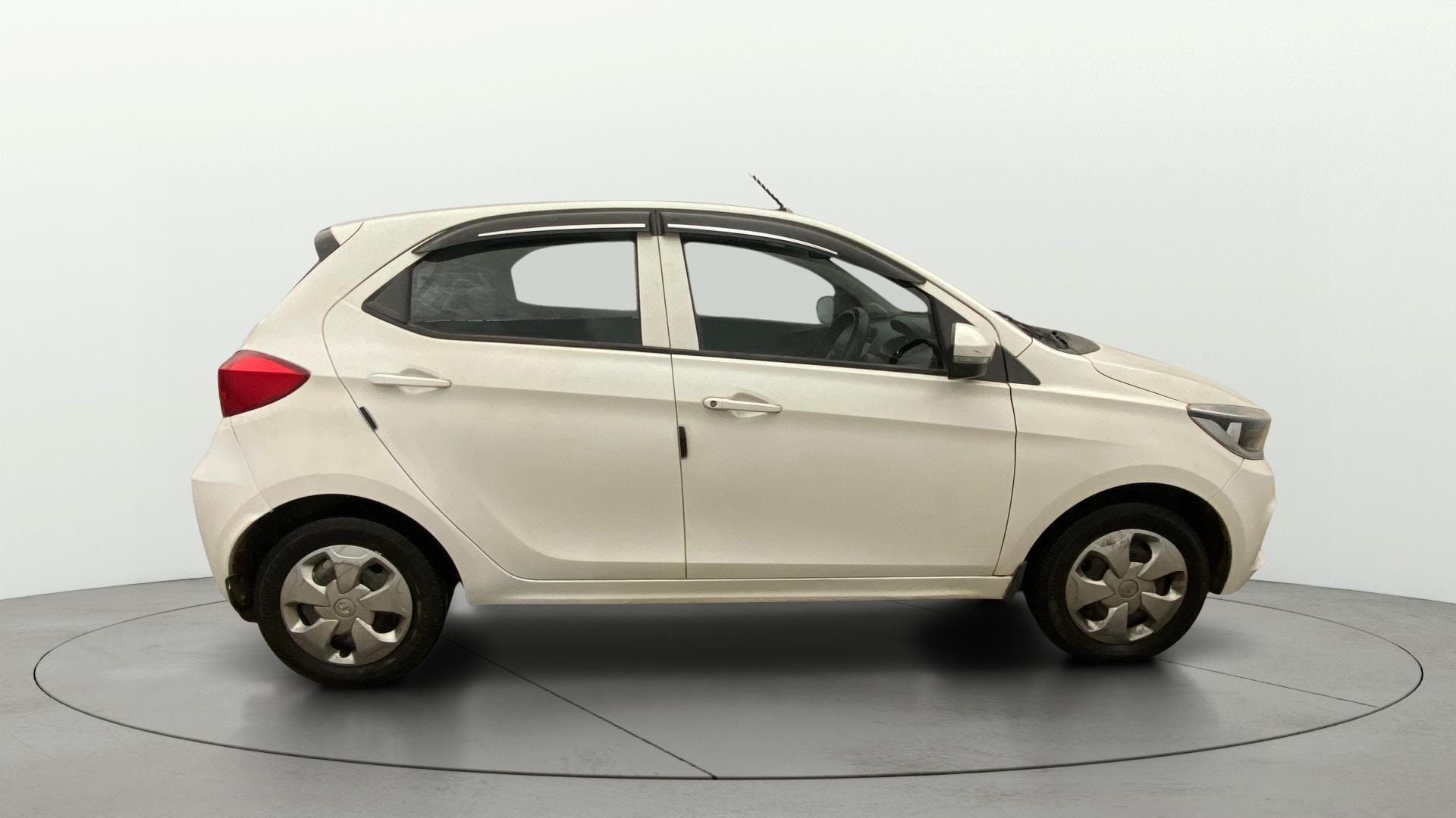 View 2020 Tata Tiago Revotorq XB Image 8 Used 2020 Tata Tiago Revotorq XB Image 8