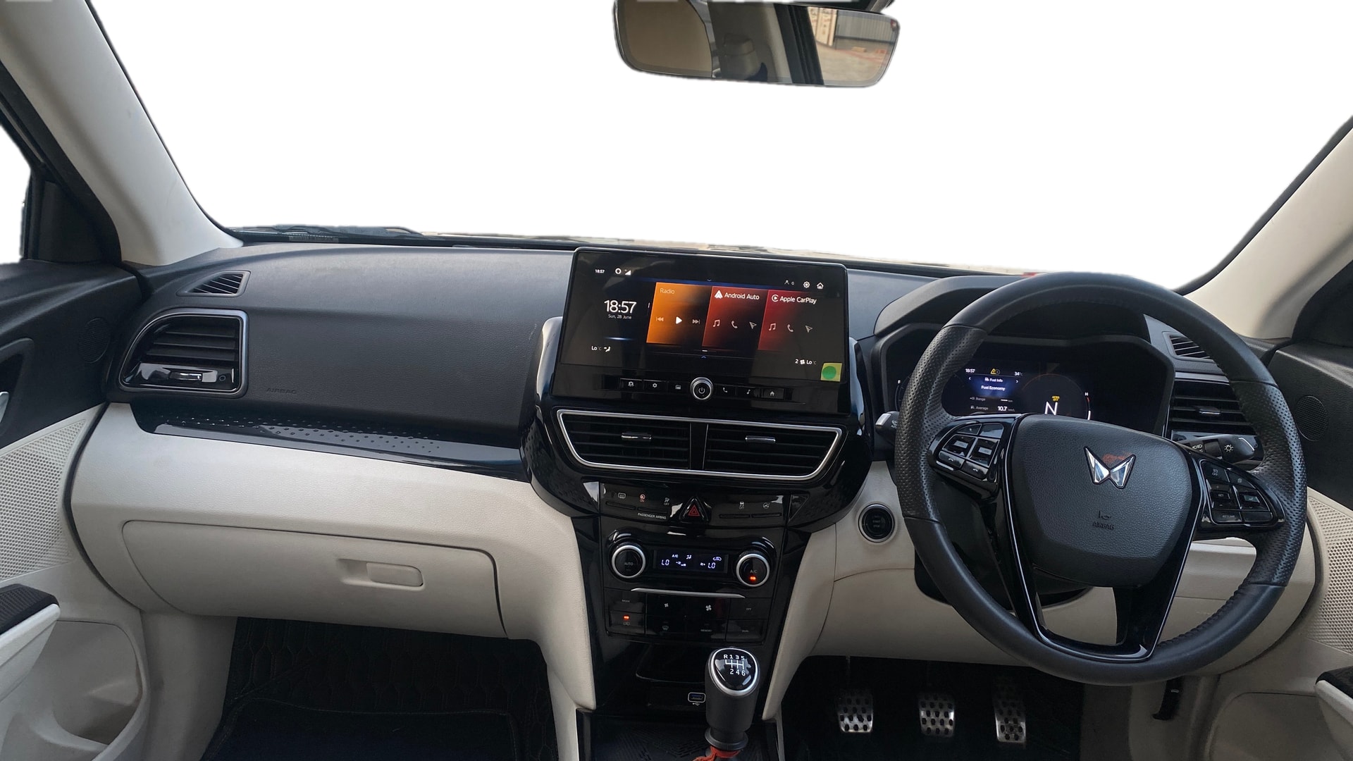 View 2024 Mahindra XUV 3XO AX5L 1.2 TGDi Image 31 Used 2024 Mahindra XUV 3XO AX5L 1.2 TGDi Image 31