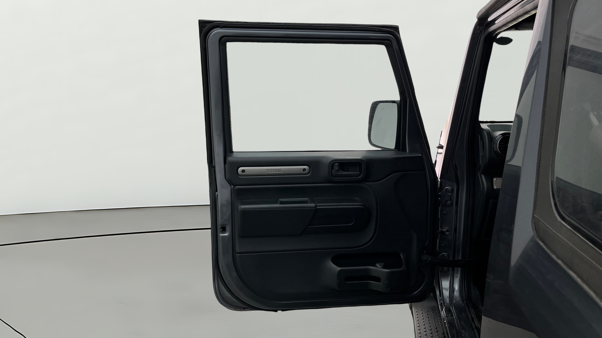 View 2022 Mahindra Thar AX Standard Manual Soft Top 6 Seater Image 32 Used 2022 Mahindra Thar AX Standard Manual Soft Top 6 Seater Image 32