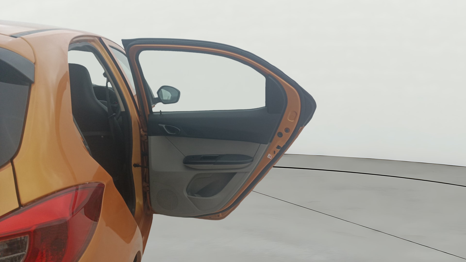 View 2018 Tata Tiago Revotorq XB Image 5 Used 2018 Tata Tiago Revotorq XB Image 5