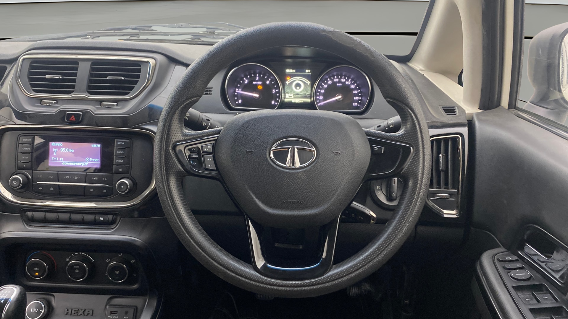 View 2018 Tata Hexa XE 4X2 Image 21 Used 2018 Tata Hexa XE 4X2 Image 21