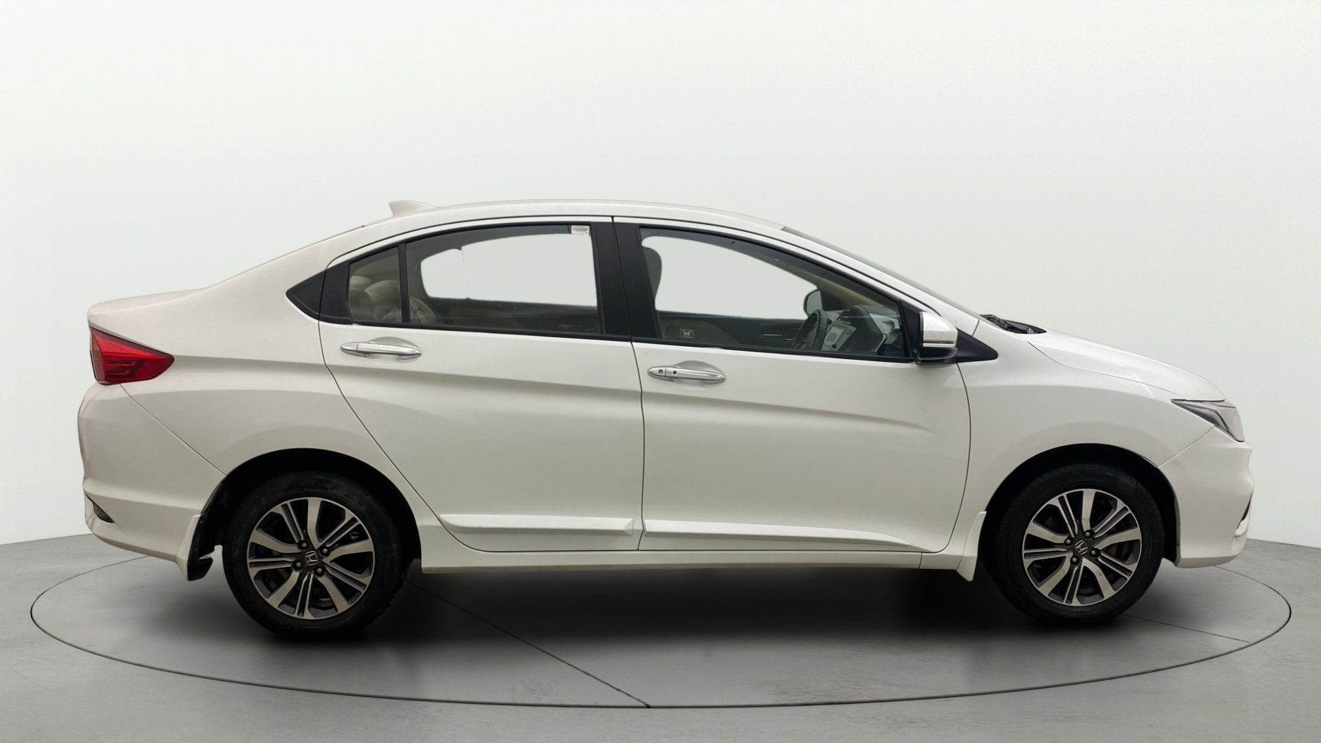 View 2017 Honda City ZX MT Diesel Anniversary Edition Image 9 Used 2017 Honda City ZX MT Diesel Anniversary Edition Image 9