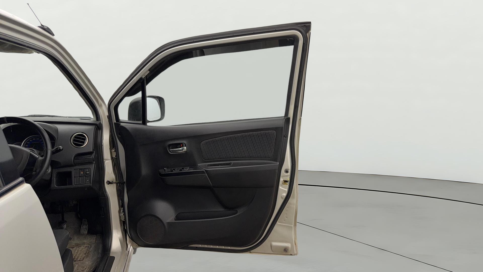 View 2014 Maruti Suzuki Stingray LXI Image 44 Used 2014 Maruti Suzuki Stingray LXI Image 44