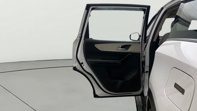 View Mahindra XUV700 Image 16 Used Mahindra XUV700 Image 16