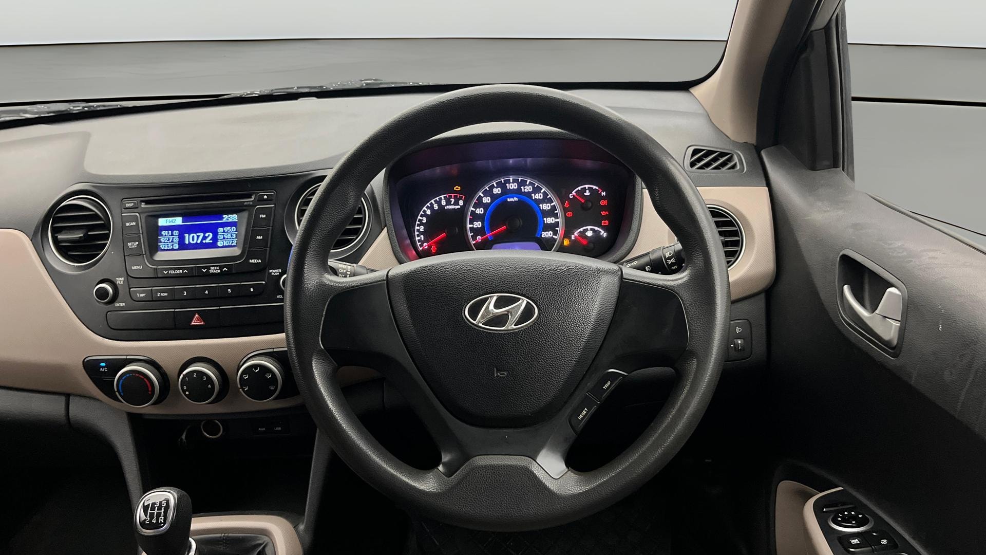 View 2015 Hyundai Grand i10 Sportz 1.2 Kappa Image 20 Used 2015 Hyundai Grand i10 Sportz 1.2 Kappa Image 20