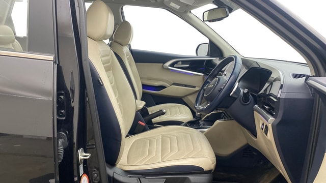 View Kia Carens Image 28 Used Kia Carens Image 28