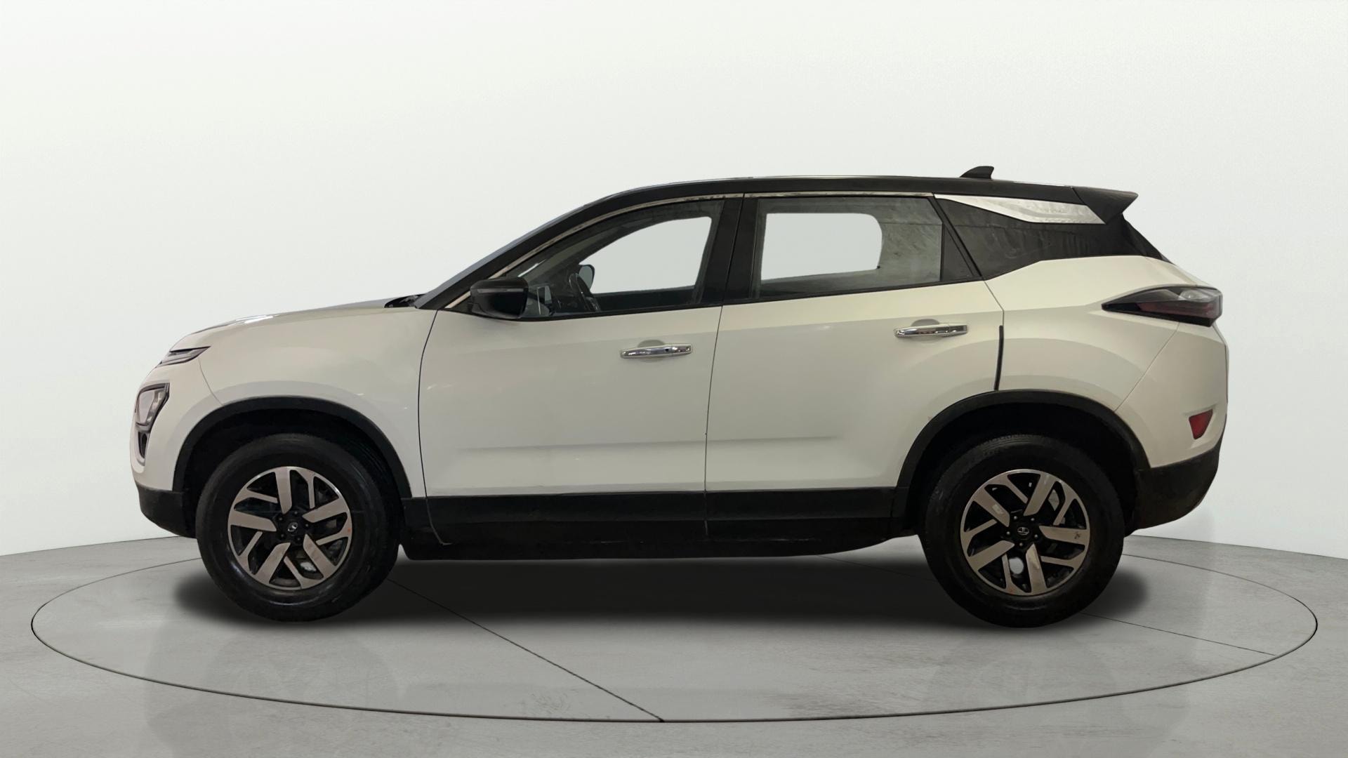 View 2022 Tata Harrier XE Image 6 Used 2022 Tata Harrier XE Image 6