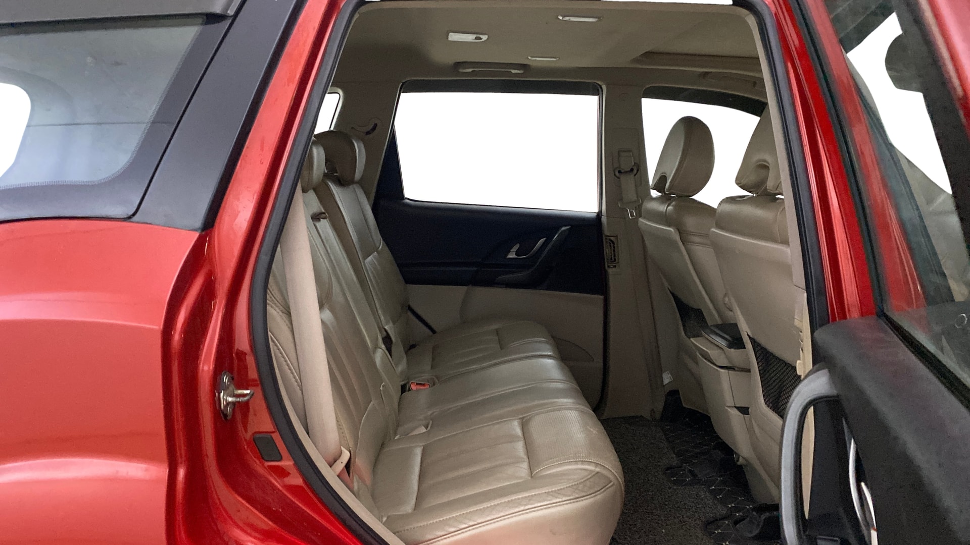 View 2017 Mahindra XUV500 W10 AWD AT Image 38 Used 2017 Mahindra XUV500 W10 AWD AT Image 38