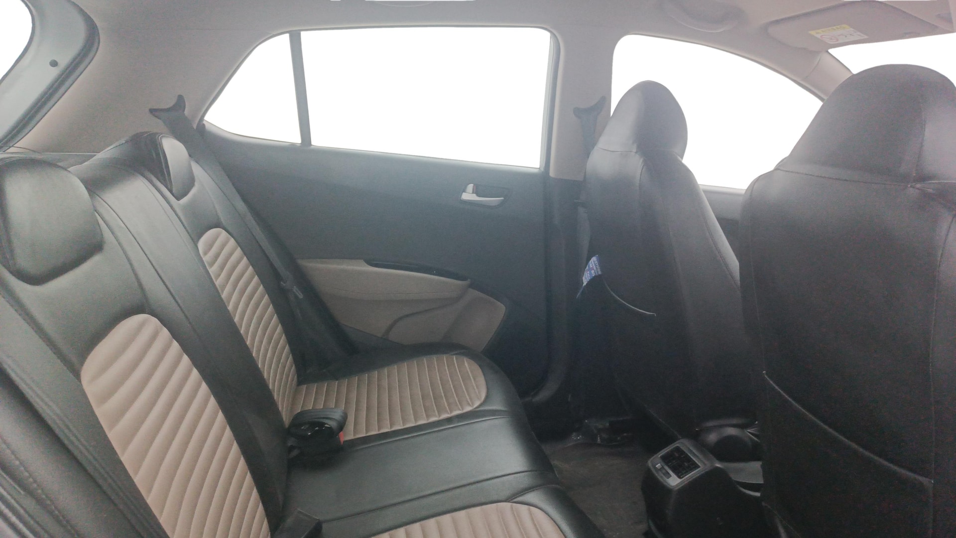 View 2017 Hyundai Grand i10 Sportz 1.2 Kappa Image 33 Used 2017 Hyundai Grand i10 Sportz 1.2 Kappa Image 33
