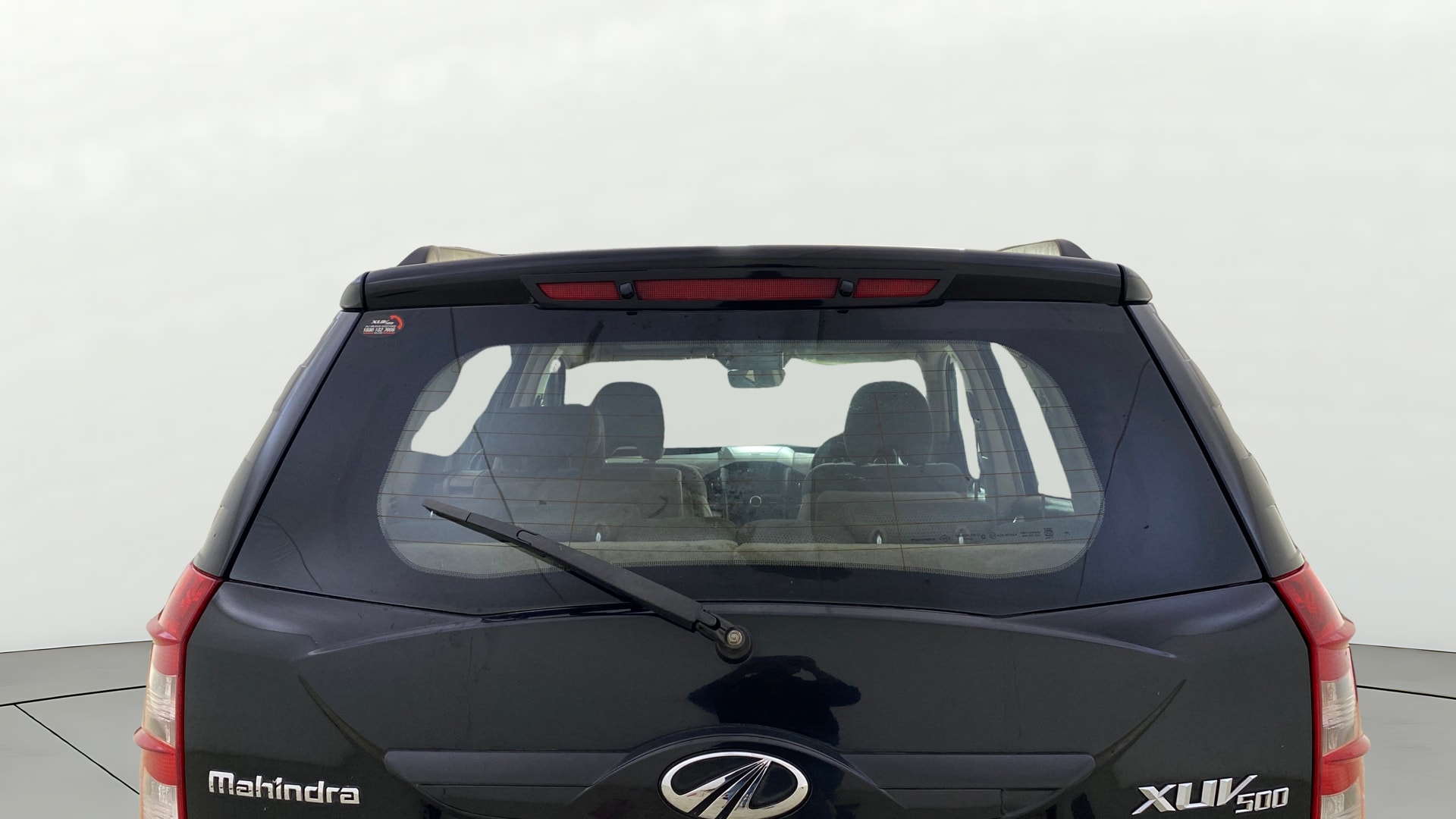 View 2018 Mahindra XUV500 W6 AT Image 4 Used 2018 Mahindra XUV500 W6 AT Image 4