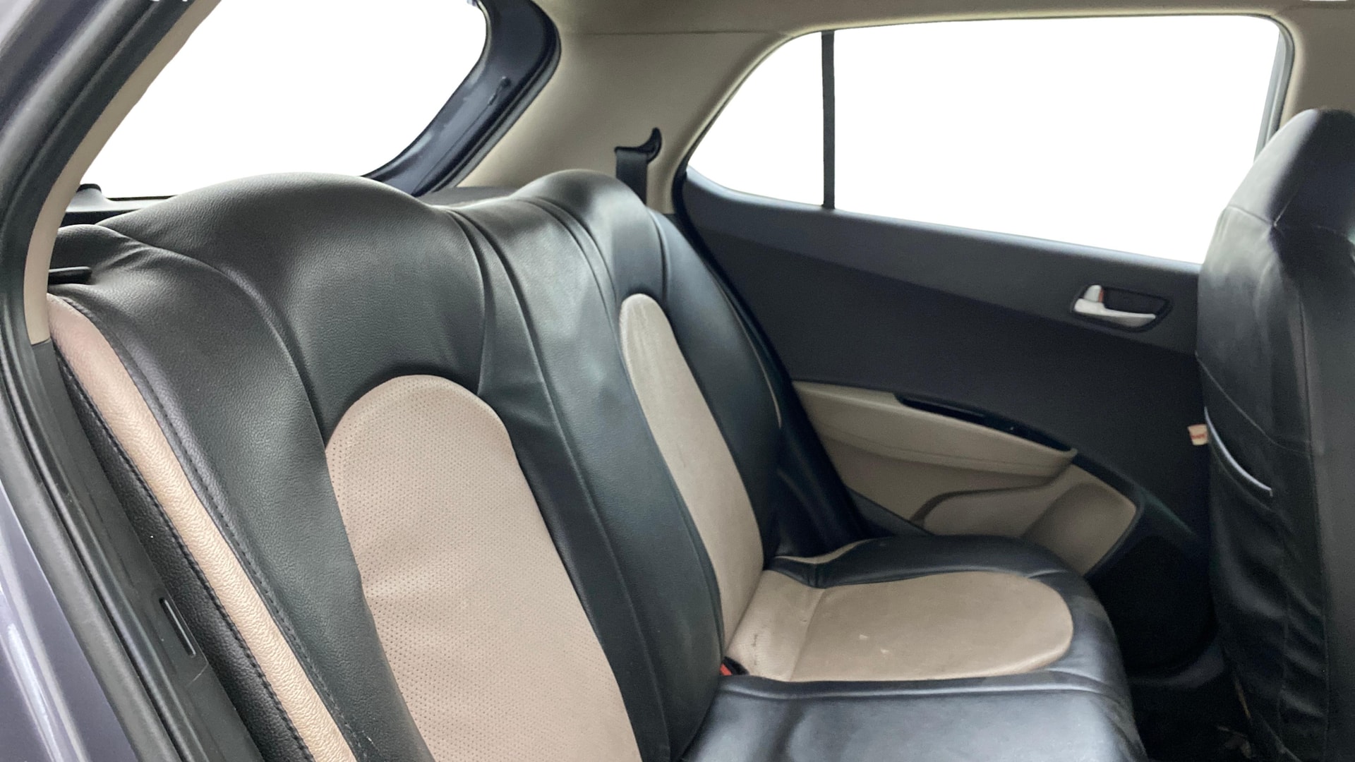View 2016 Hyundai Grand i10 Sportz 1.2 Kappa Image 28 Used 2016 Hyundai Grand i10 Sportz 1.2 Kappa Image 28