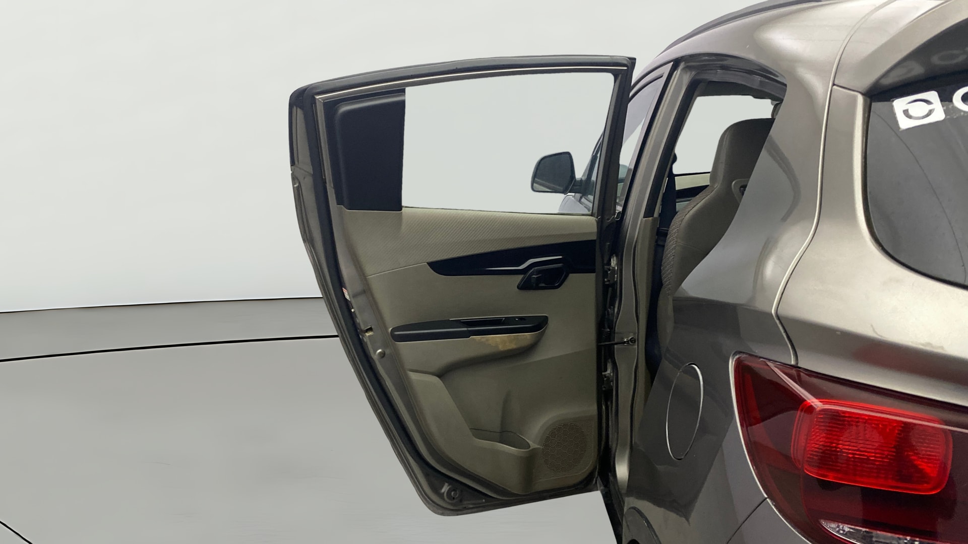 View 2016 Mahindra KUV100 K4 Plus Petrol 6 Seater BS IV Image 22 Used 2016 Mahindra KUV100 K4 Plus Petrol 6 Seater BS IV Image 22