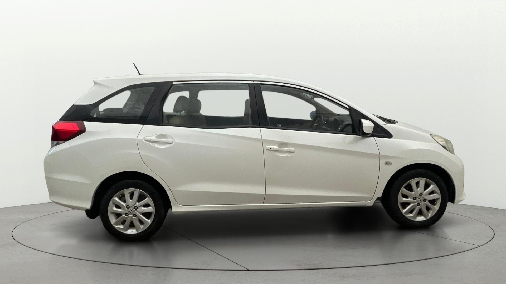 View 2015 Honda Mobilio E Diesel Image 8 Used 2015 Honda Mobilio E Diesel Image 8