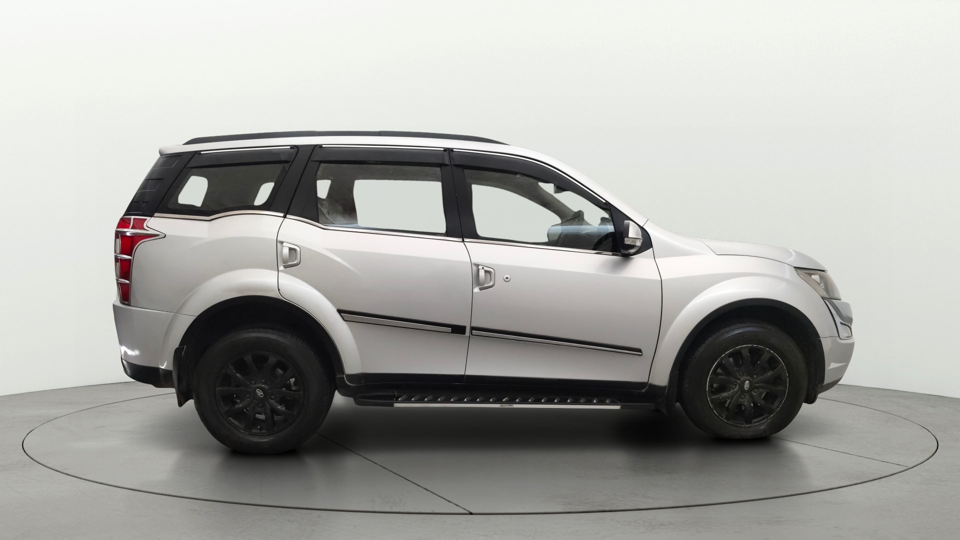 View 2015 Mahindra XUV500 W10 FWD Image 29 Used 2015 Mahindra XUV500 W10 FWD Image 29