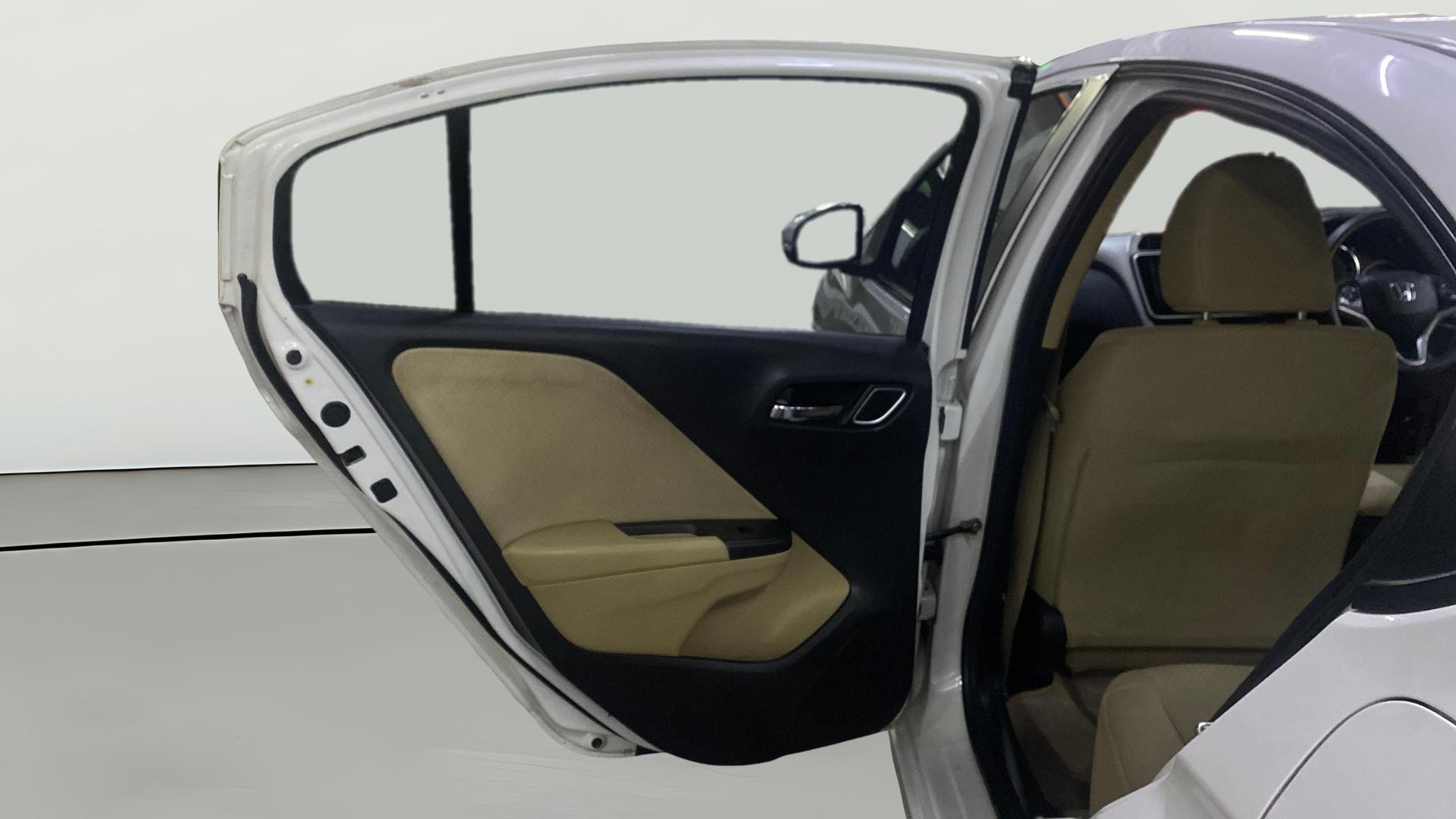 View 2022 Honda City ZX MT Diesel Anniversary Edition Image 15 Used 2022 Honda City ZX MT Diesel Anniversary Edition Image 15