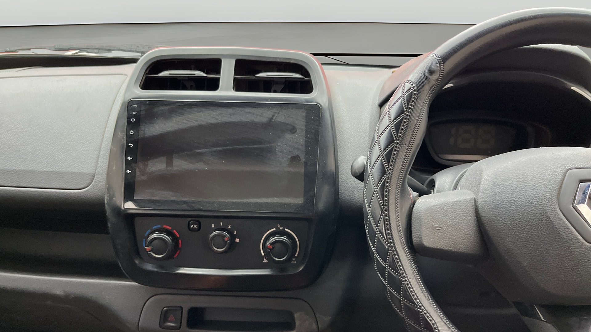 View 2016 Renault Kwid RXL Image 17 Used 2016 Renault Kwid RXL Image 17