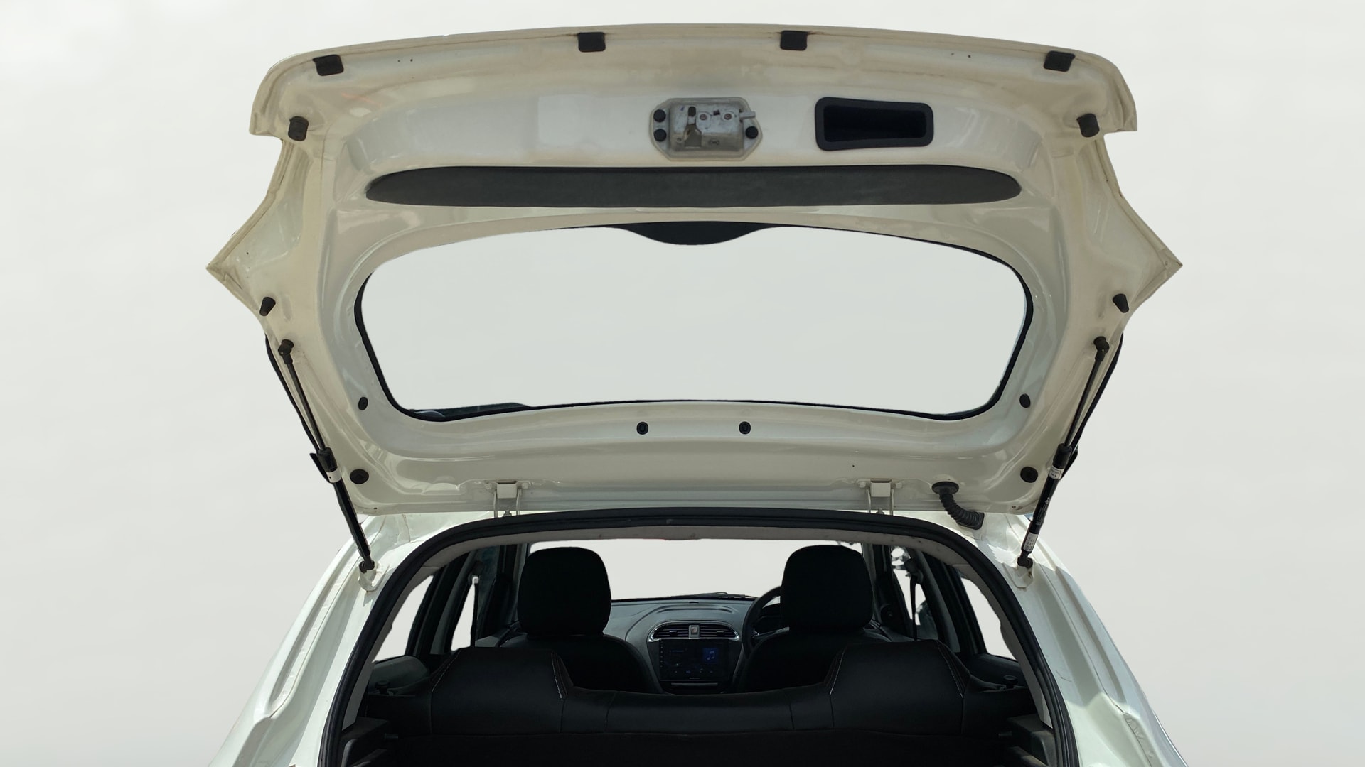 View 2023 Tata Tiago Revotorq XB Image 16 Used 2023 Tata Tiago Revotorq XB Image 16