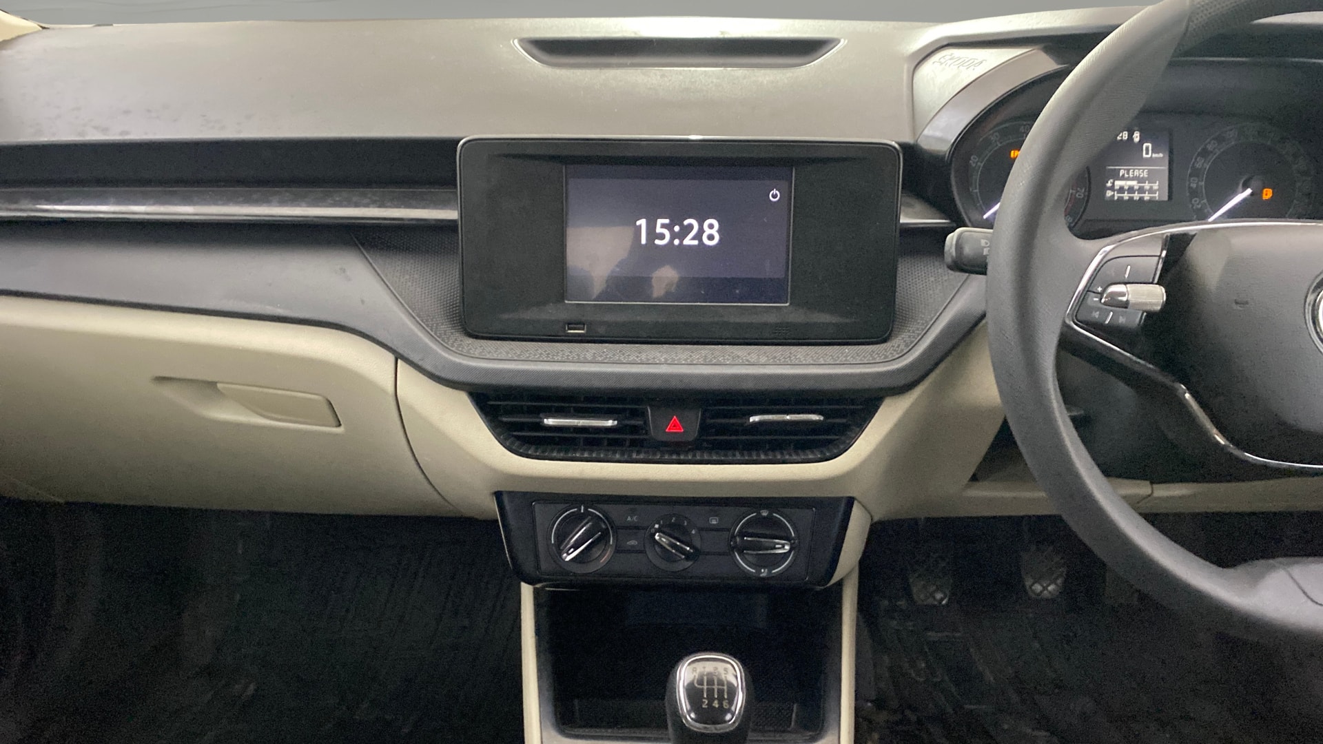 View 2022 Skoda Slavia Active 1.0 TSI MT Image 17 Used 2022 Skoda Slavia Active 1.0 TSI MT Image 17