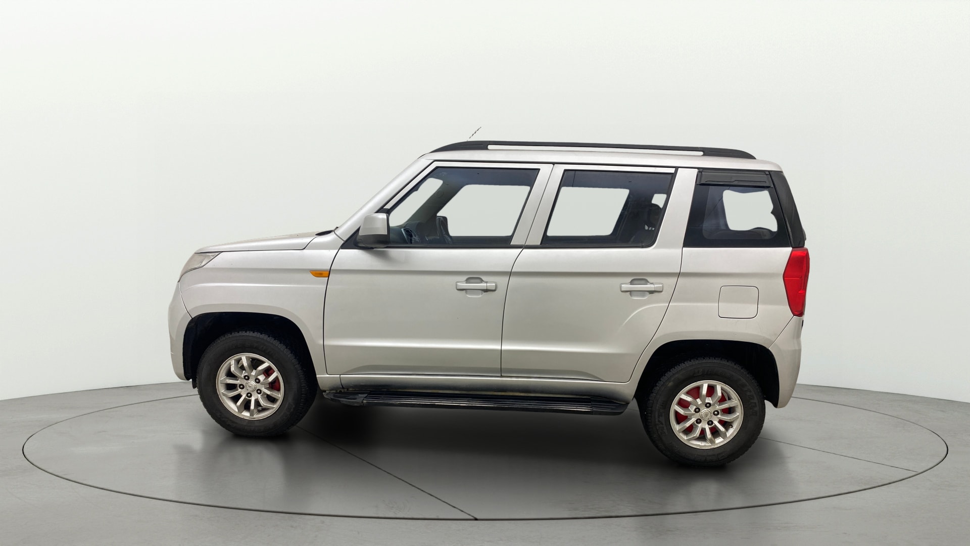 View 2018 Mahindra TUV300 T8 Image 5 Used 2018 Mahindra TUV300 T8 Image 5