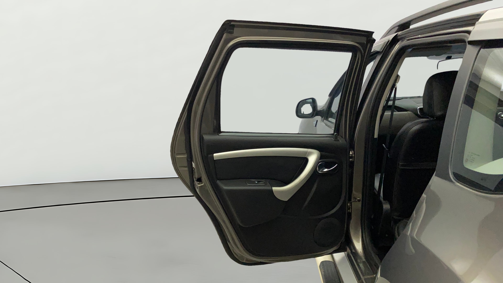 View 2017 Nissan Terrano XL P Image 22 Used 2017 Nissan Terrano XL P Image 22
