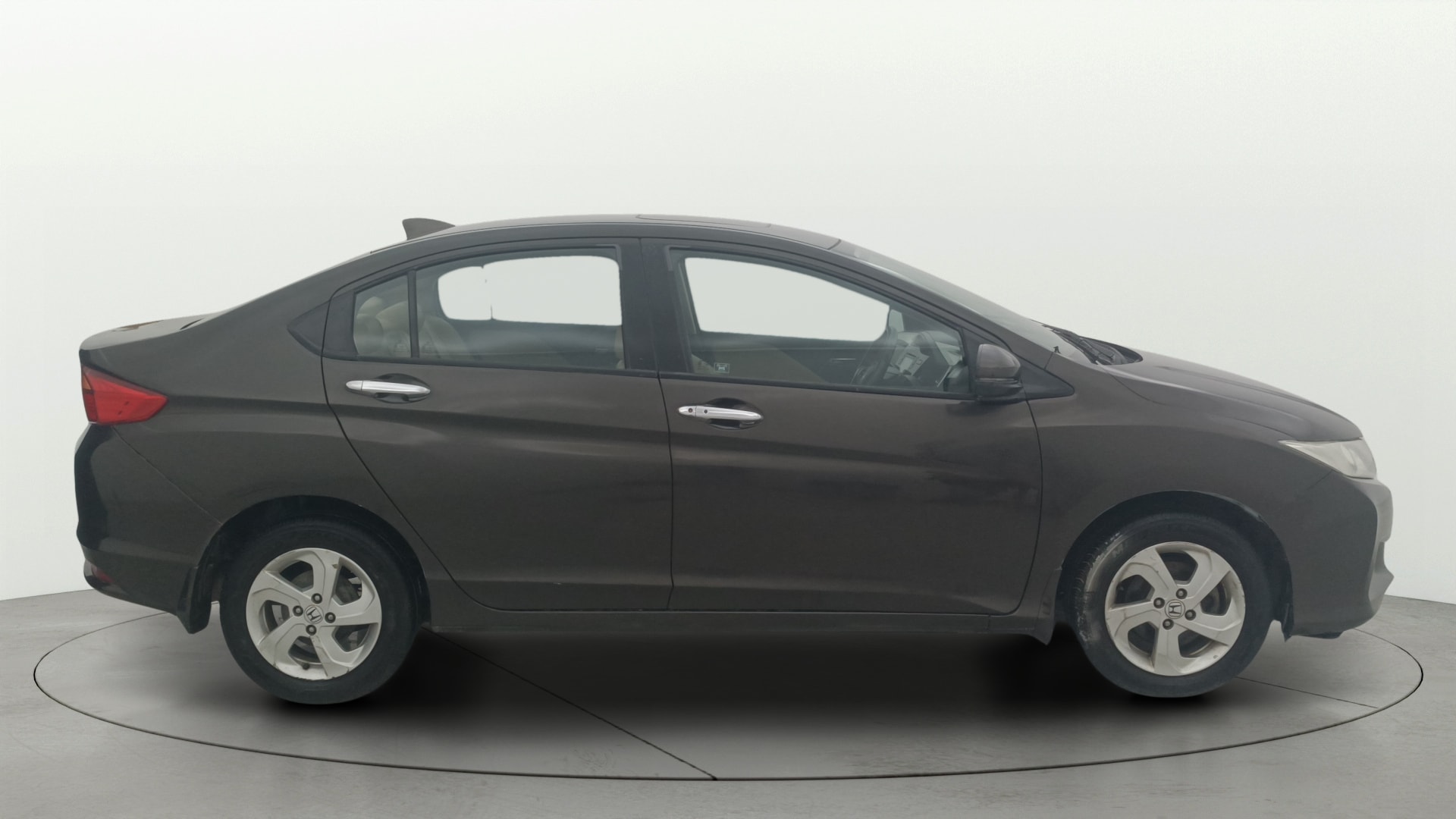 View 2015 Honda City ZX MT Diesel Anniversary Edition Image 9 Used 2015 Honda City ZX MT Diesel Anniversary Edition Image 9