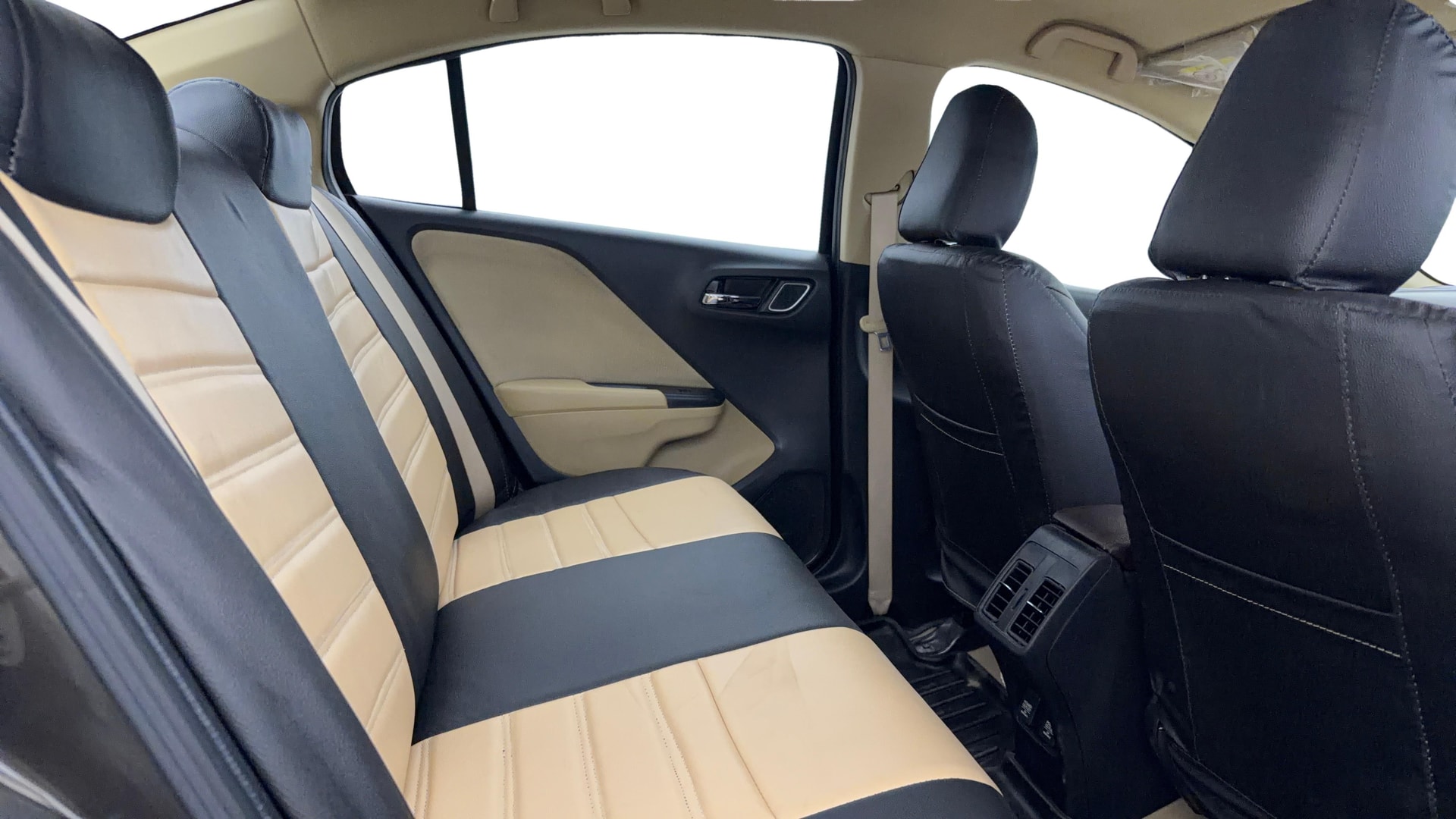 View 2023 Honda City ZX MT Diesel Anniversary Edition Image 30 Used 2023 Honda City ZX MT Diesel Anniversary Edition Image 30
