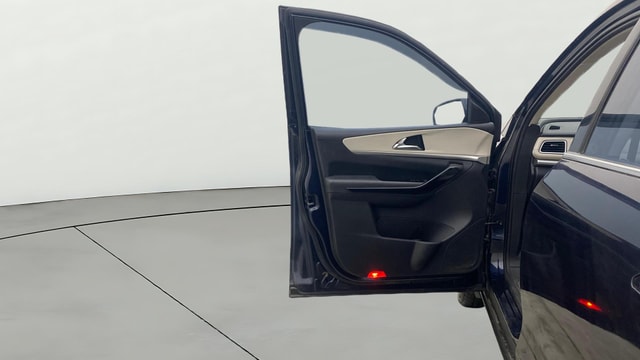 View Mahindra XUV700 Image 40 Used Mahindra XUV700 Image 40