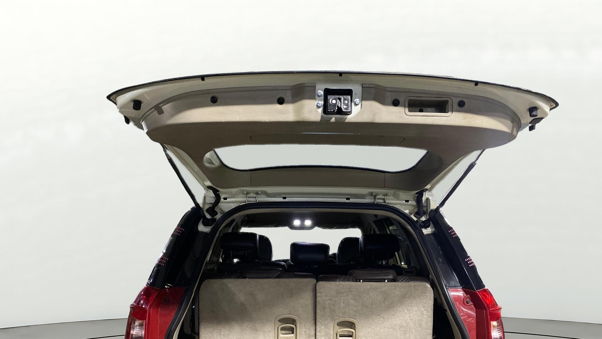 View 2018 Mahindra XUV500 G AT Image 18 Used 2018 Mahindra XUV500 G AT Image 18