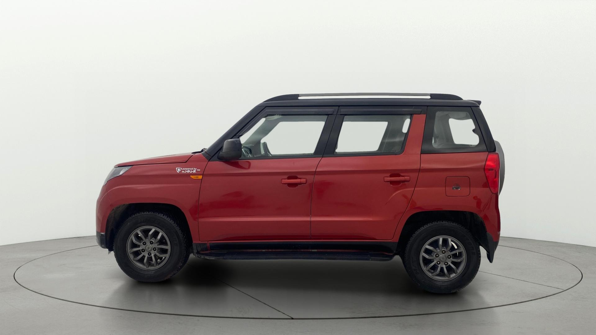 View 2018 Mahindra TUV300 T10 100HP Image 5 Used 2018 Mahindra TUV300 T10 100HP Image 5