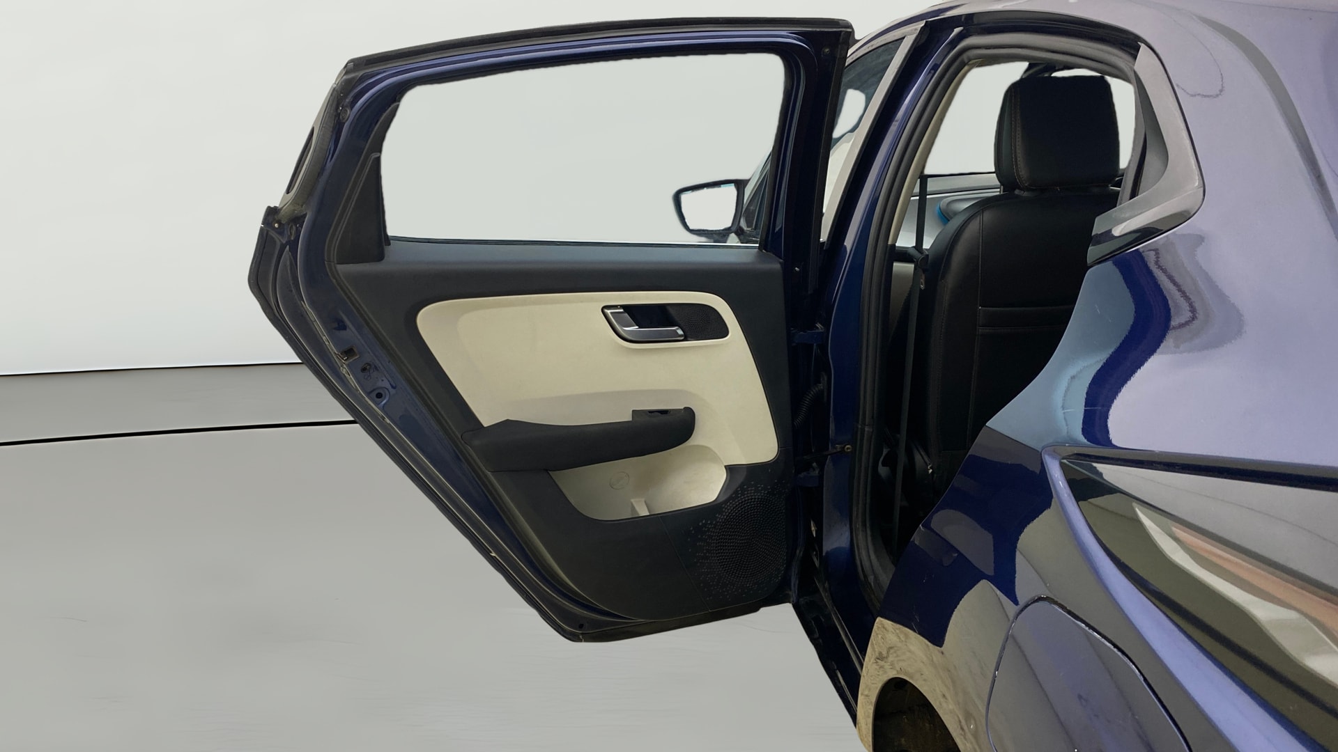 View 2023 Tata Altroz XZ Petrol Image 14 Used 2023 Tata Altroz XZ Petrol Image 14