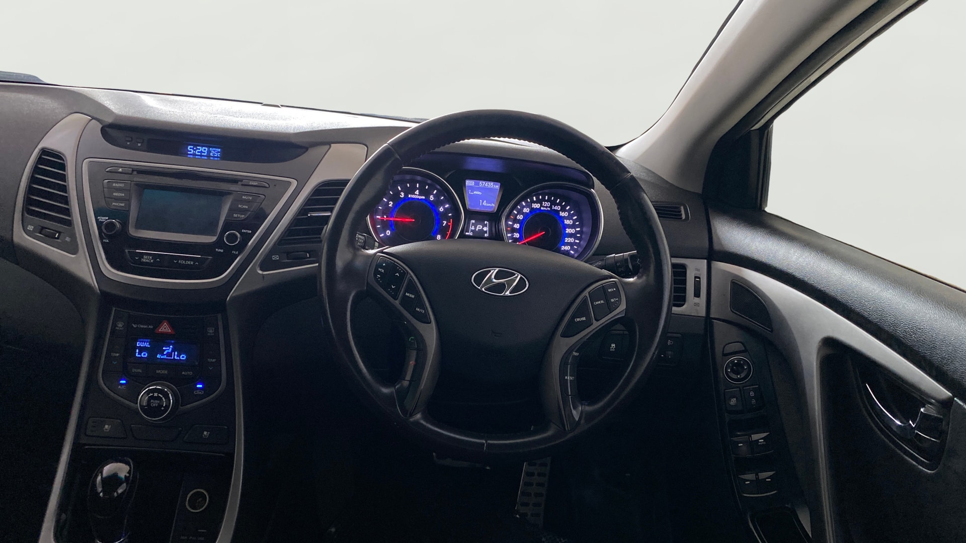 View 2017 Hyundai Elantra 1.6 CRDi S Image 21 Used 2017 Hyundai Elantra 1.6 CRDi S Image 21