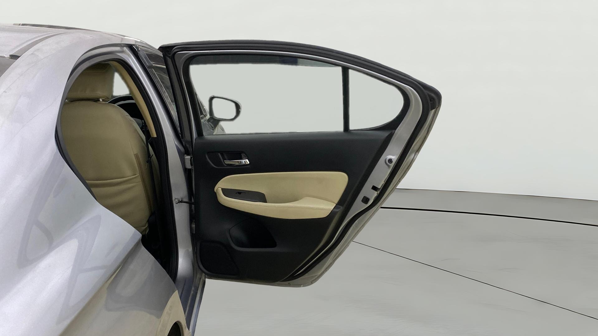 View 2021 Honda City ZX MT Diesel Anniversary Edition Image 8 Used 2021 Honda City ZX MT Diesel Anniversary Edition Image 8