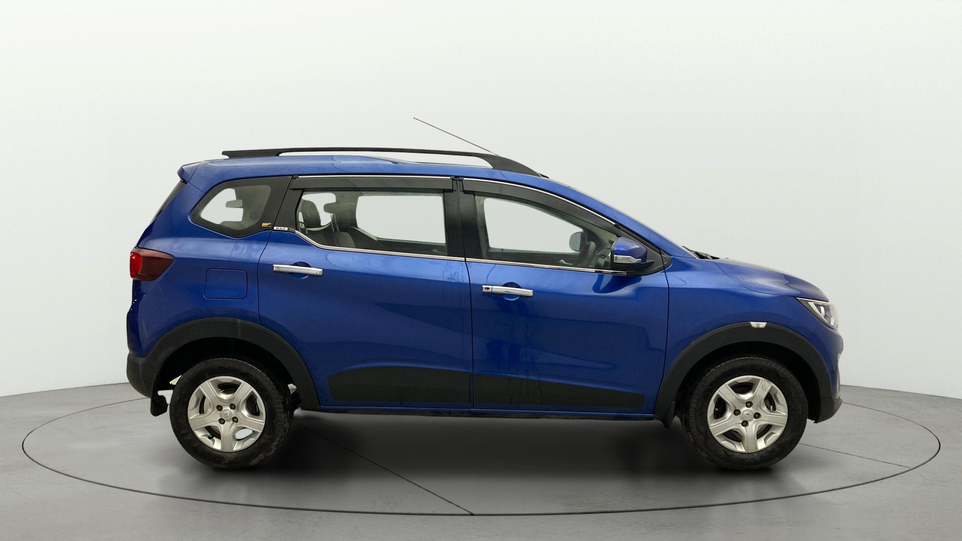 View 2019 Renault Triber RXZ Image 8 Used 2019 Renault Triber RXZ Image 8