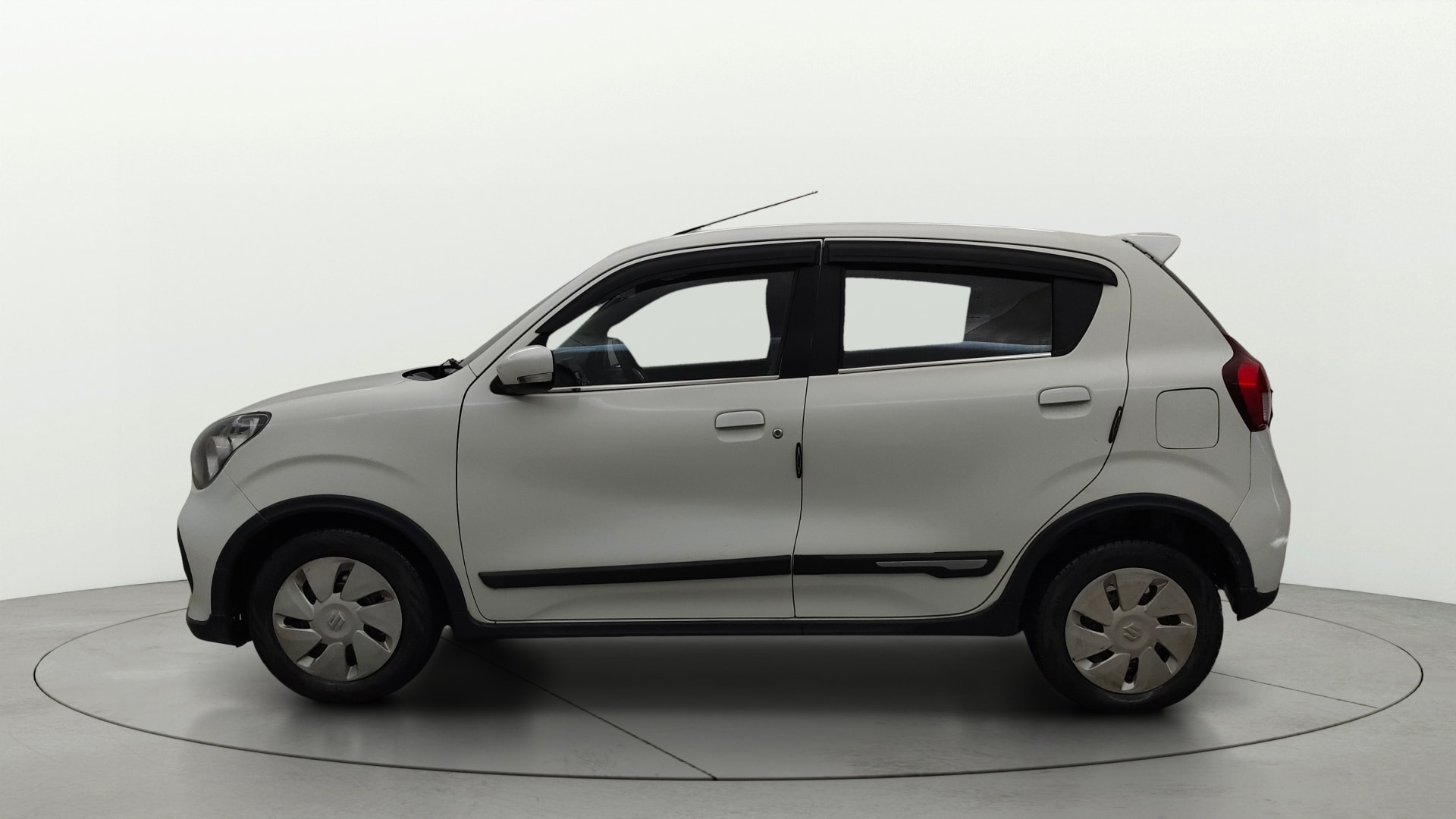 View 2022 Maruti Suzuki 1000 Base Variant Image 5 Used 2022 Maruti Suzuki 1000 Base Variant Image 5