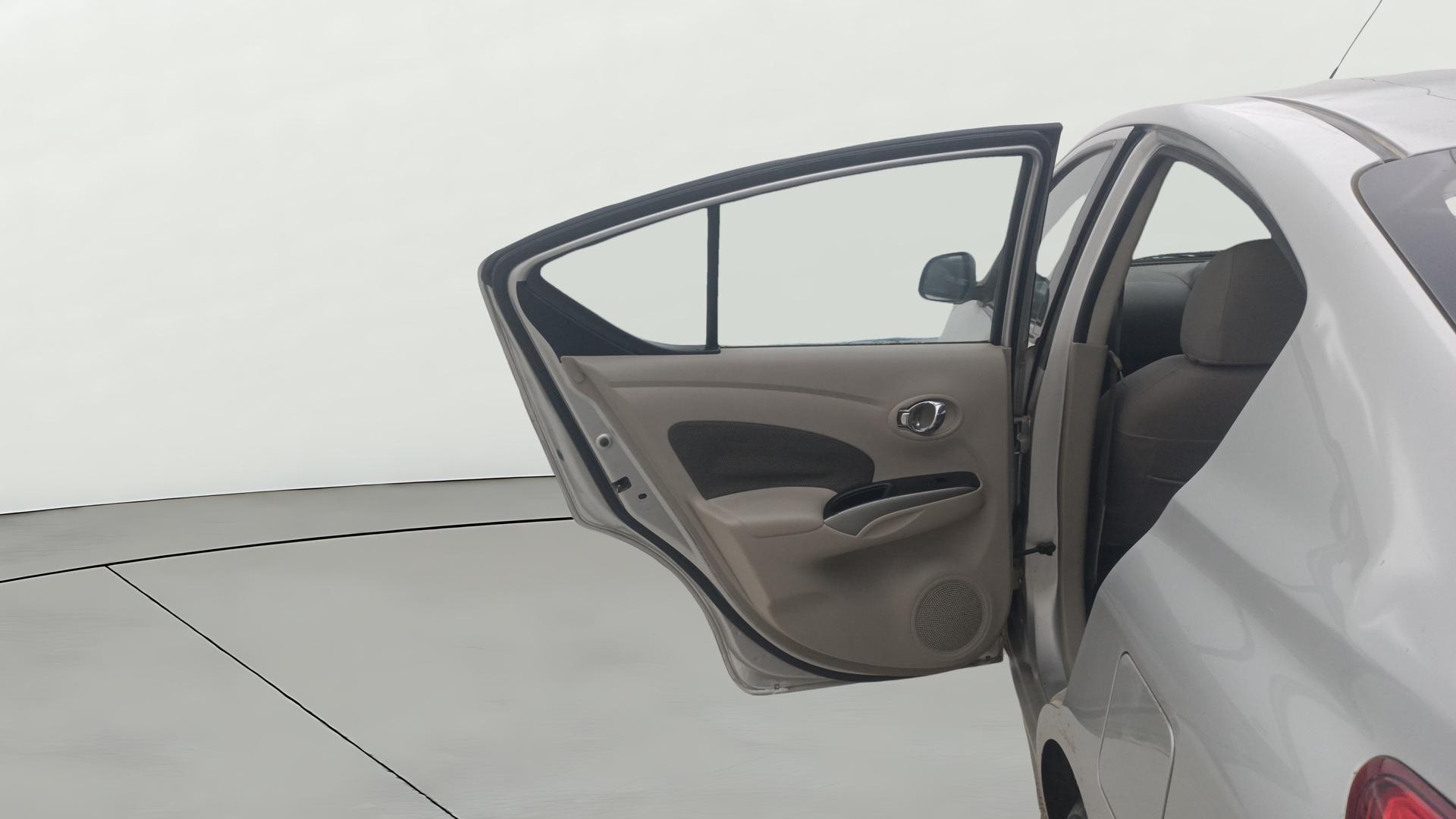 View 2014 Renault Scala RxL Diesel Image 14 Used 2014 Renault Scala RxL Diesel Image 14