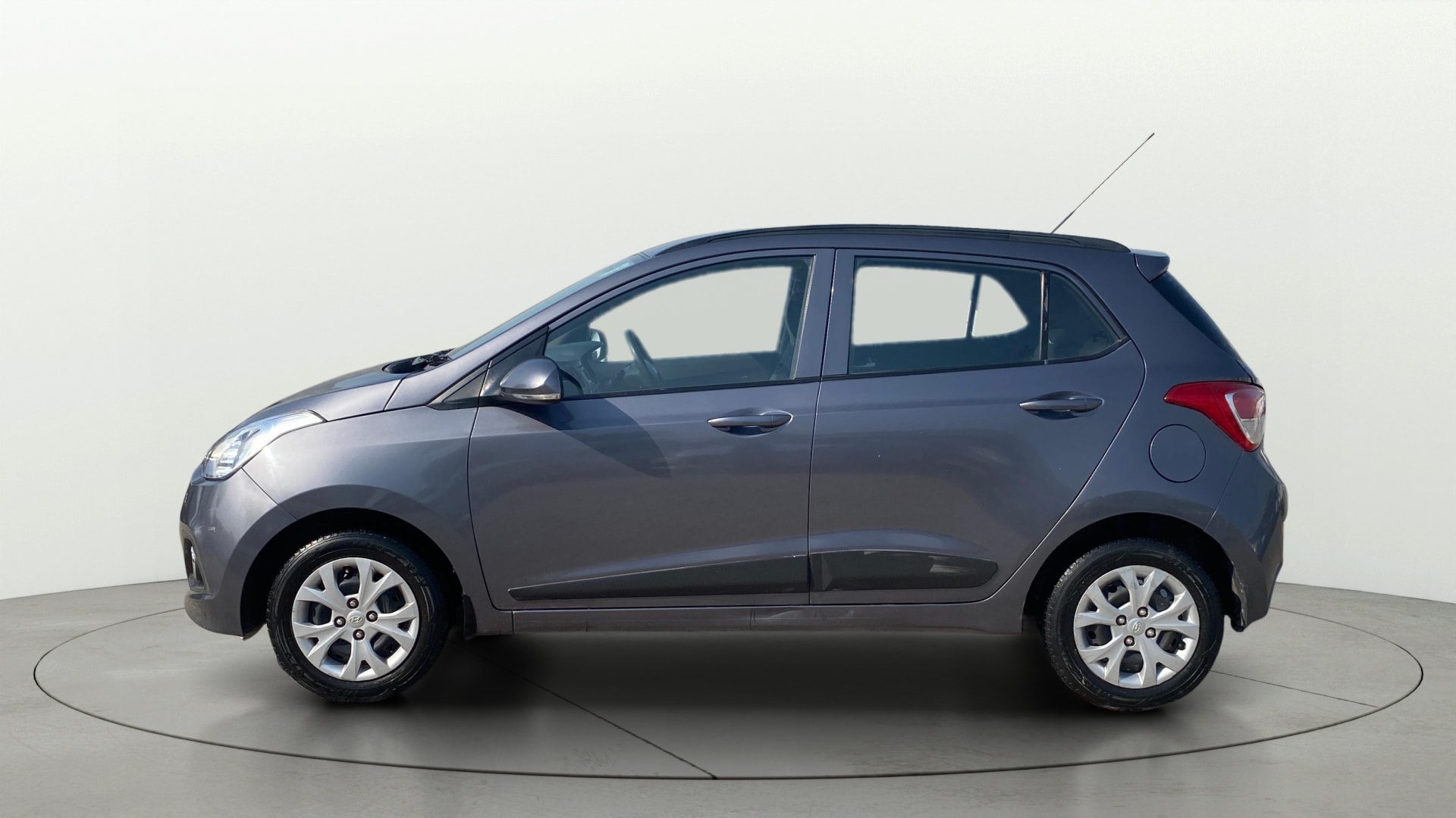 View 2016 Hyundai Grand i10 Sportz 1.2 Kappa Image 5 Used 2016 Hyundai Grand i10 Sportz 1.2 Kappa Image 5