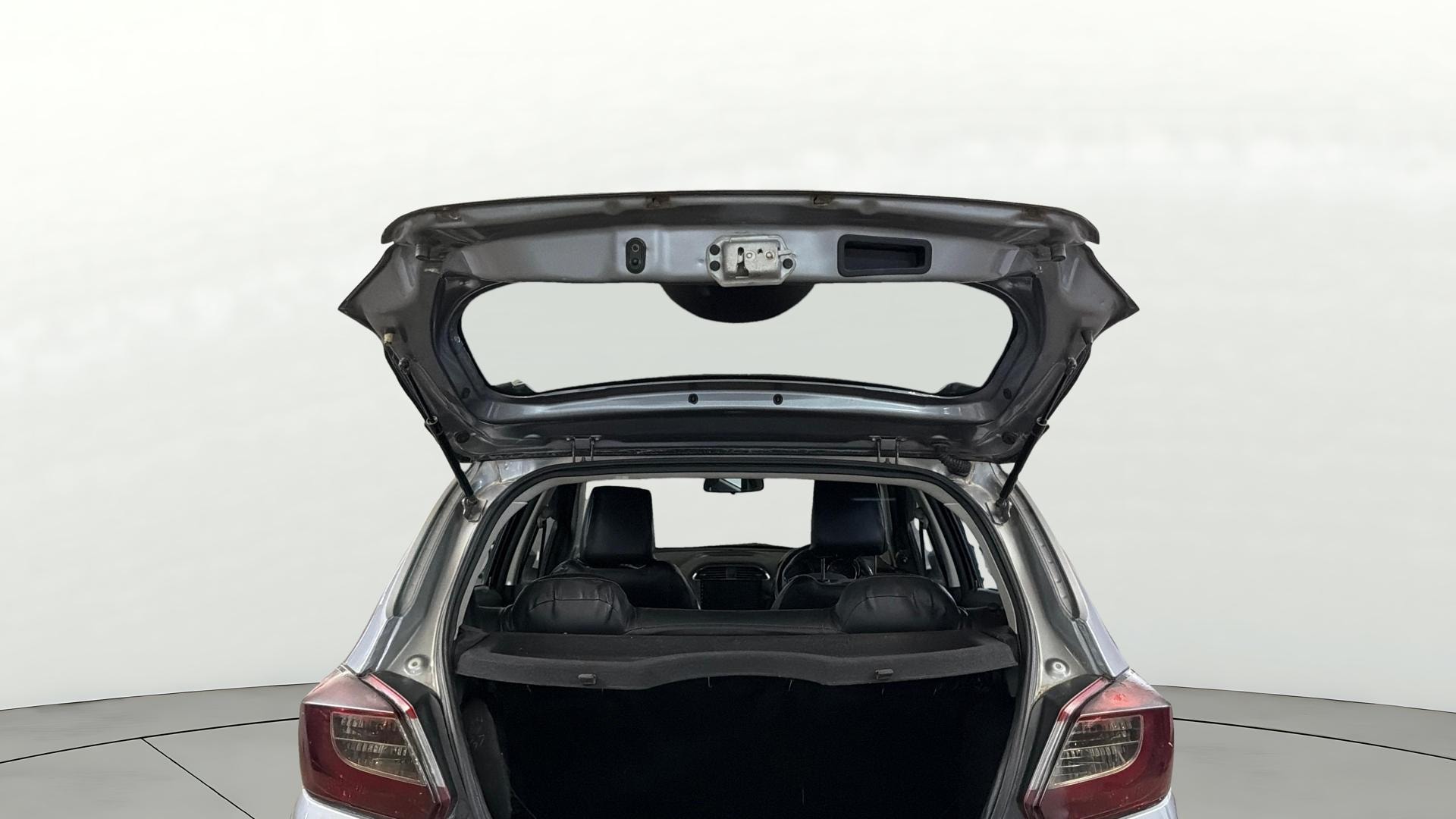 View 2019 Tata Tigor XE Diesel Image 16 Used 2019 Tata Tigor XE Diesel Image 16