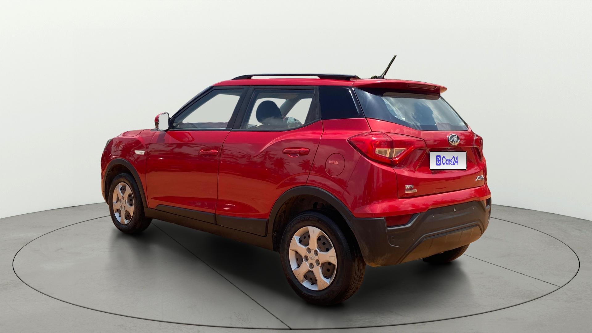 View 2019 Mahindra XUV300 W4 Petrol BS IV Image 2 Used 2019 Mahindra XUV300 W4 Petrol BS IV Image 2