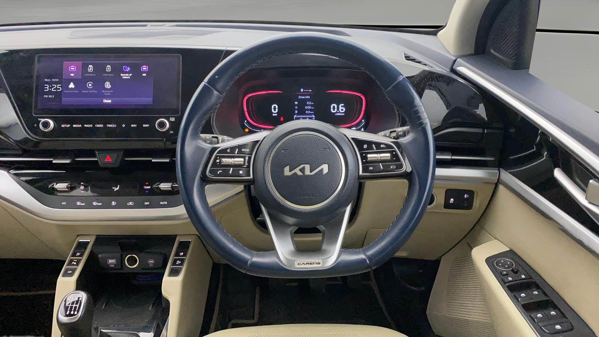 View 2022 Kia Carens Luxury Plus 1.4 Petrol 7 STR Image 14 Used 2022 Kia Carens Luxury Plus 1.4 Petrol 7 STR Image 14